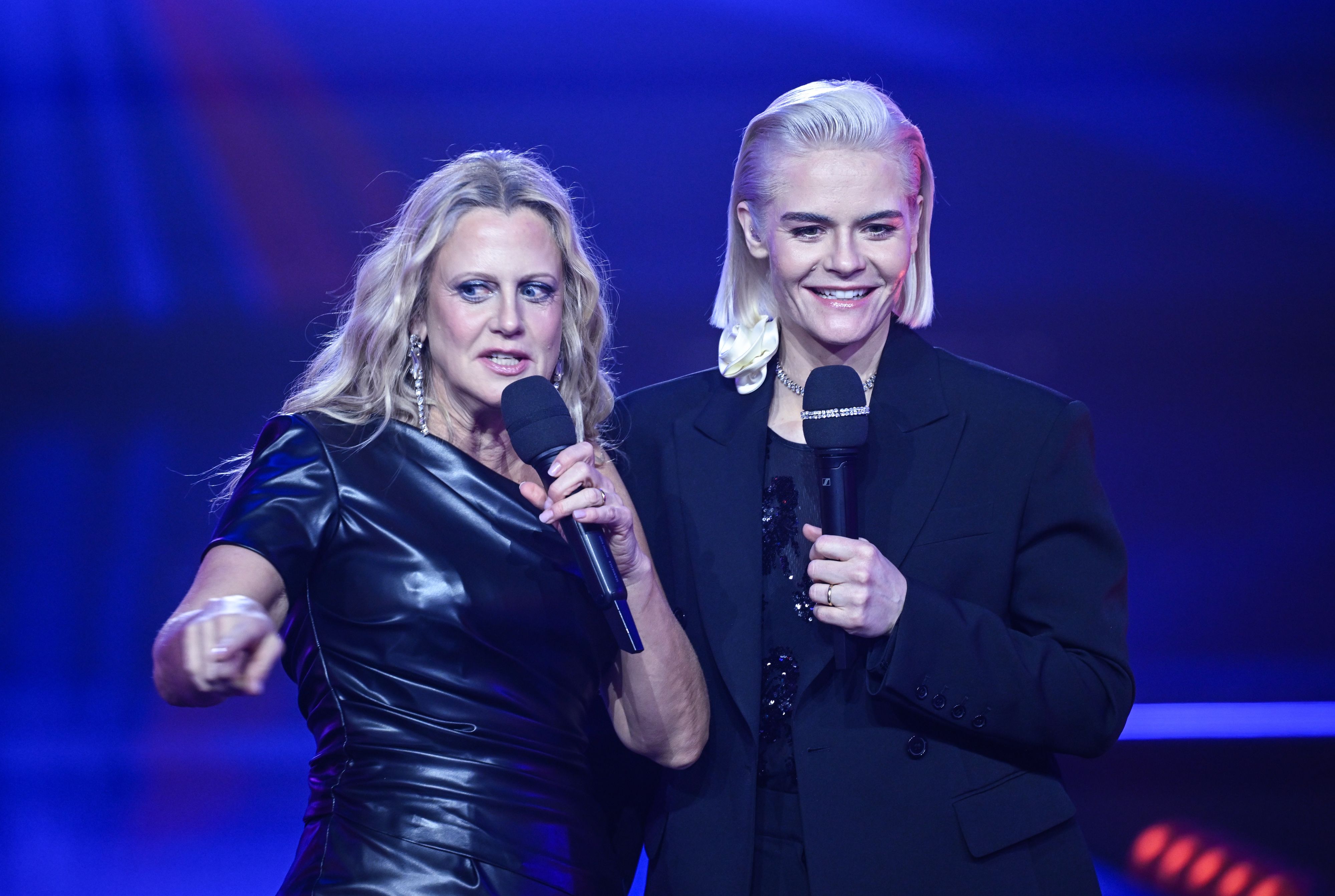 Barbara Schöneberger (l) and Hazel Brugger führen gemeinsam durch den ESC-Abend.
