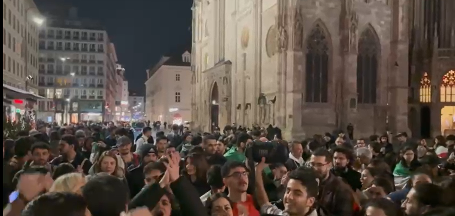 Grenzenloser Jubel in der Wiener City nach dem Sturz von Ajatollah Ali Chamenei.