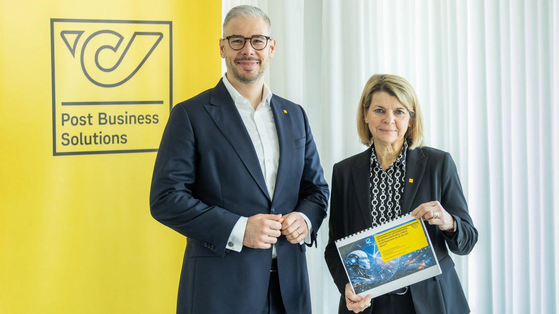 Barbara Potisk-Eibensteiner, Finanzvorständin, Österreichische Post AG, und George Wallner, geschäftsführender Leiter der Post Business Solutions GmbH, bei der Präsentation der neuen Digitalisierungsstudie.