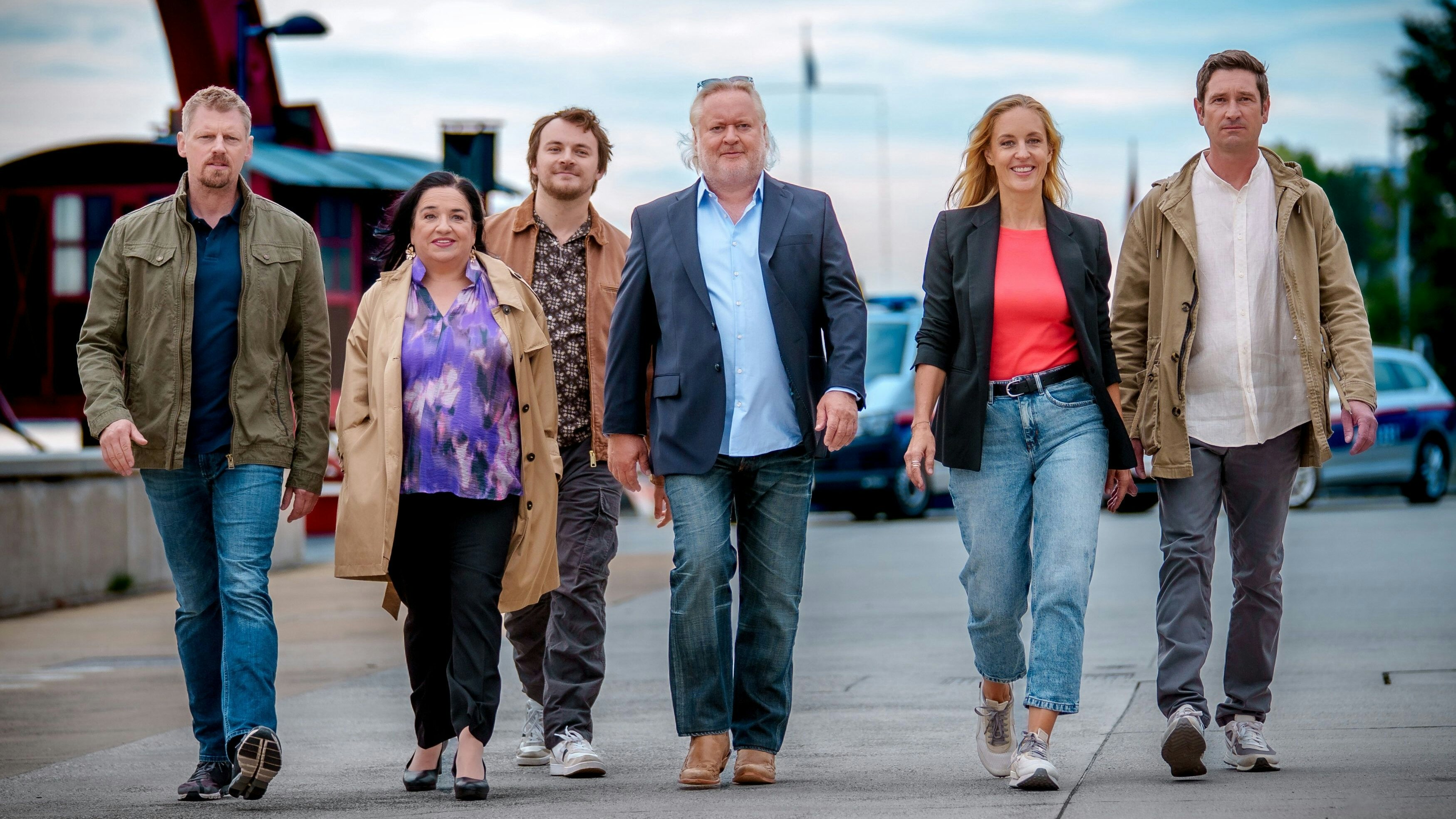 Soko Donau - Die Top-Cops der Soko Donau sind wieder auf Verbrecherjagd. Neben vielen spannenden, neuen Fällen steht für das Team dabei auch eine große Veränderung auf dem Dienstplan. Helmut Nowak (Gregor Seberg) kommt nämlich wieder zurück ins Team und das mit einer Führungsrolle.