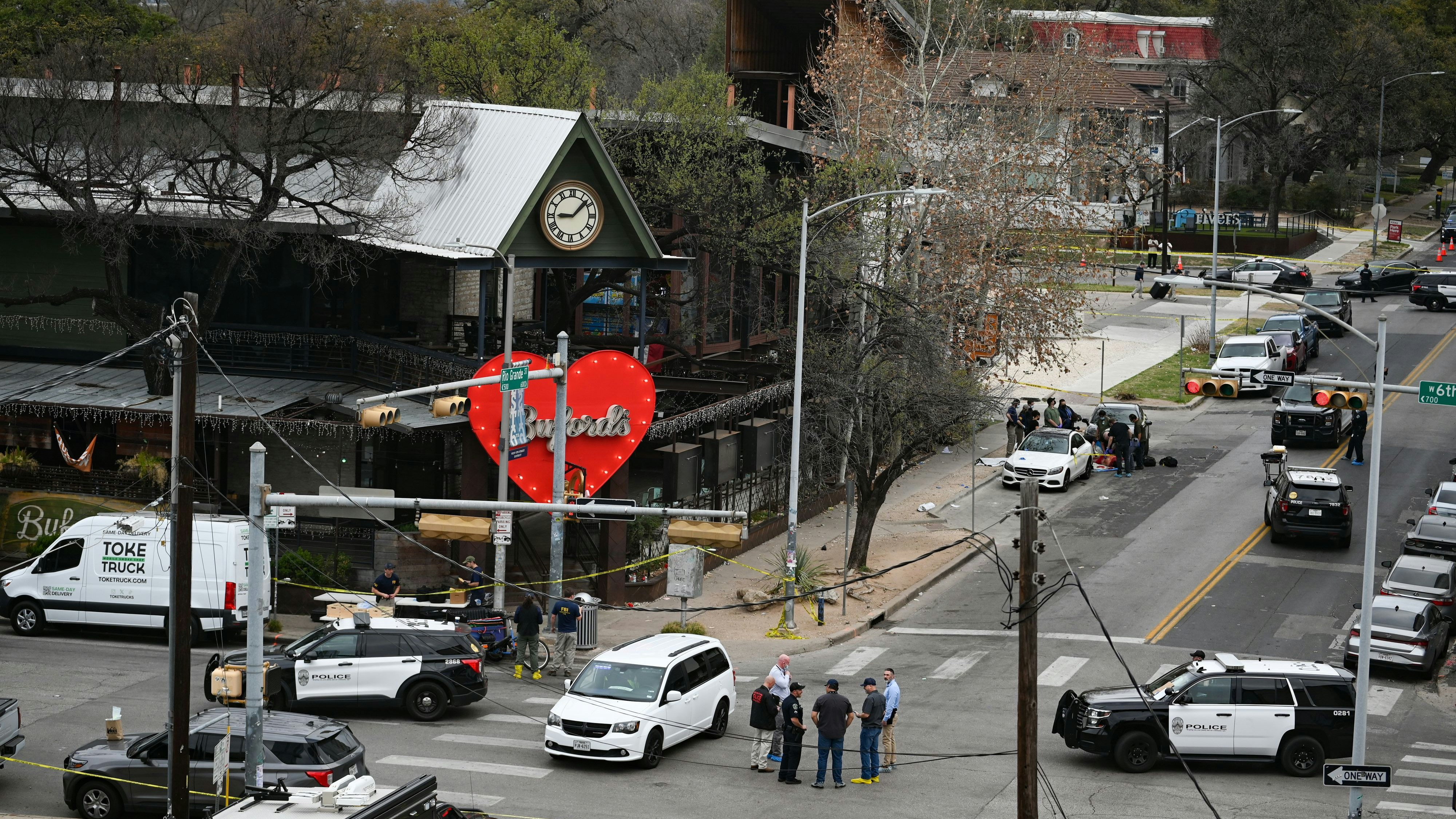 Der Mann schoss auf die Gäste in der Bar.