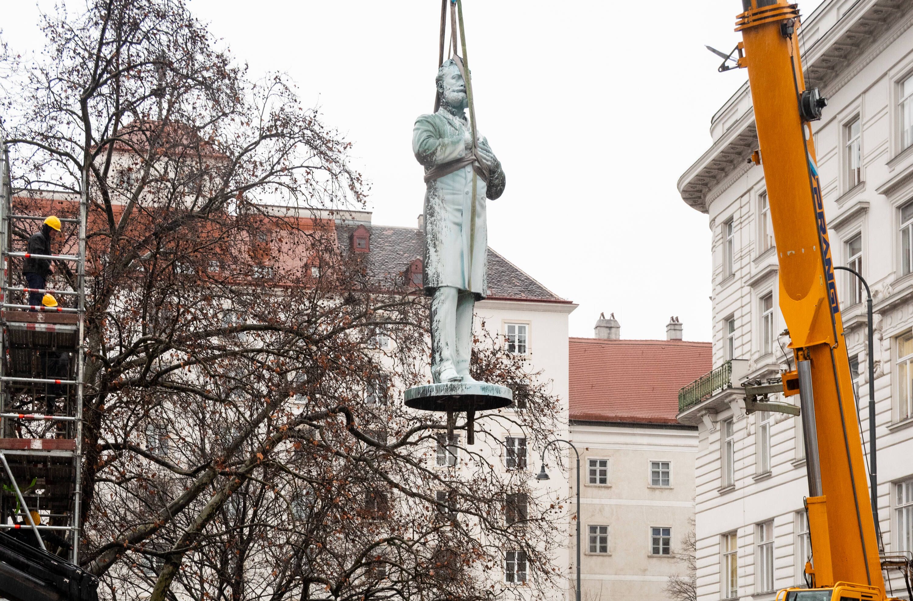 Die Statue von Karl Lueger wurde im Jänner von ihrem Sockel gehoben.