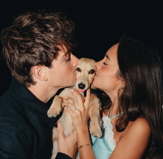 Charles Leclerc mit Ehefrau Alexandra Saint Mleux und dem gemeinsamen Hund.