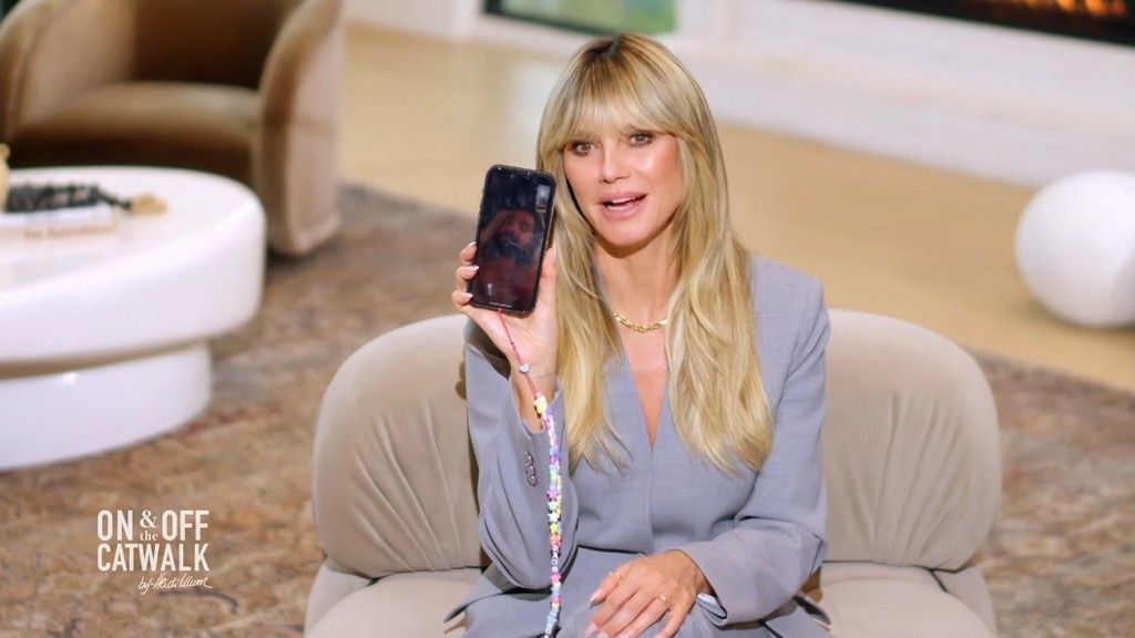 Heidi zeigt ihren Tom nach dem Aufstehen.