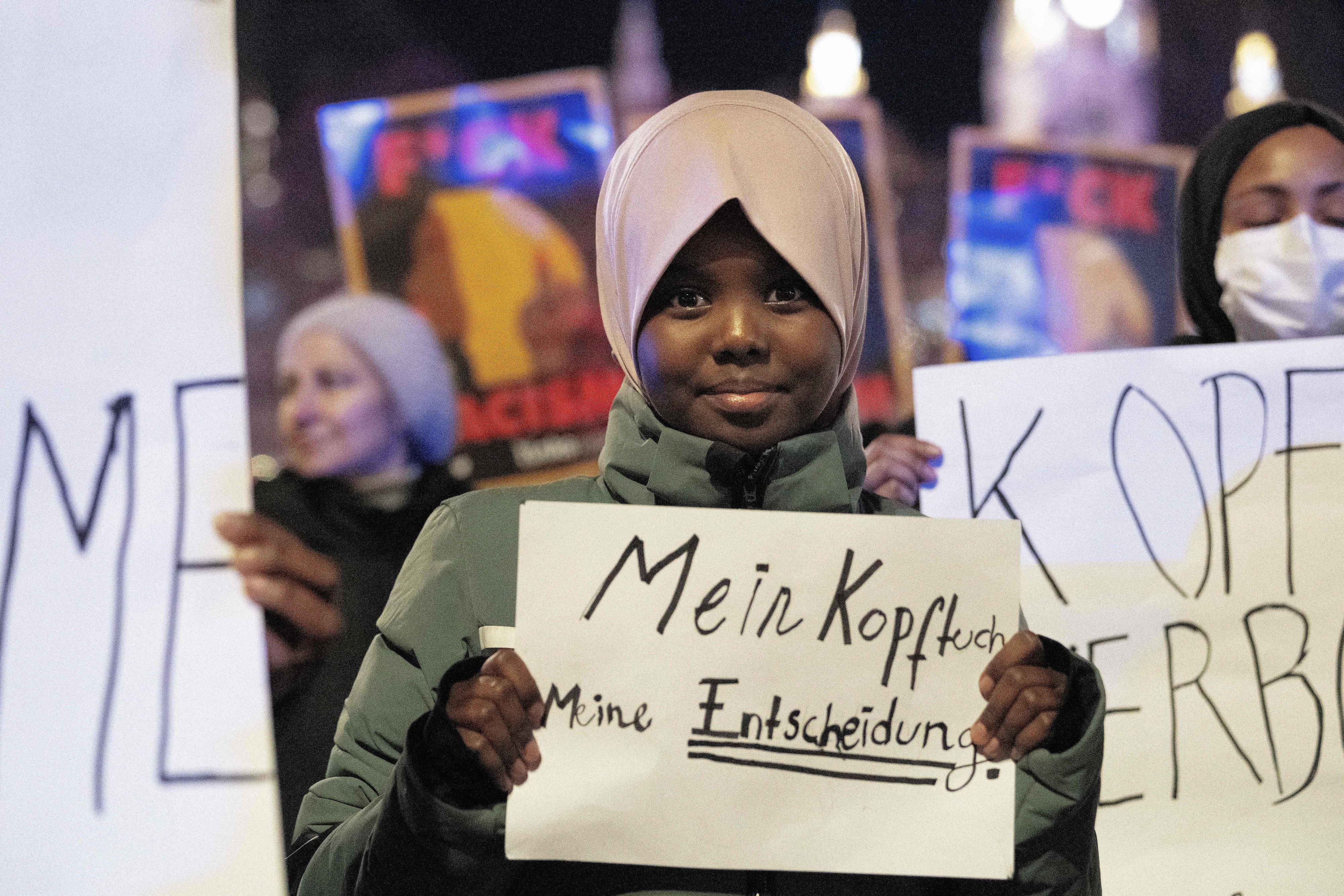 Demo gegen das Kopftuchverbot: Missachtung kann bis zu 800 Euro kosten