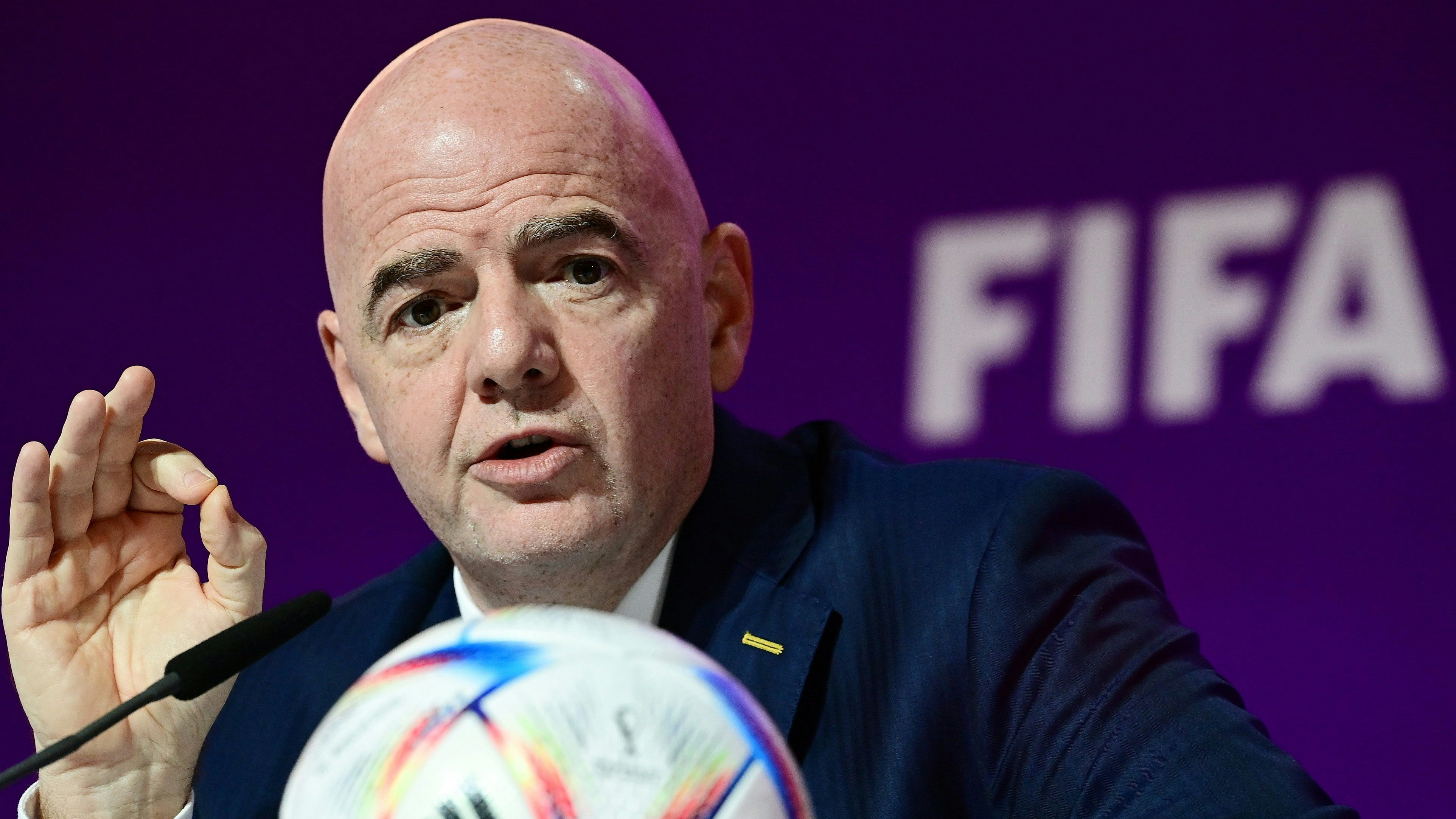 Heute.at - Nach Vinicius-Eklat: Rote Karte für Mund zuhalten?