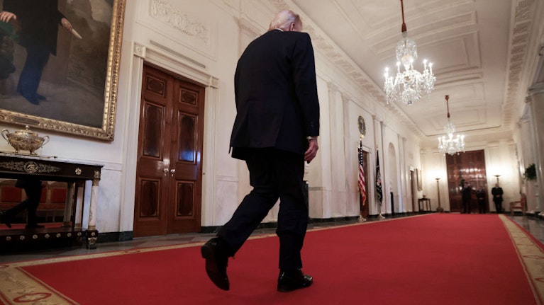 Ein Sieg gilt als keineswegs sicher. Trotzdem entschloss sich Donald Trump zum Angriff auf den Iran. Wer dafür war, wer ihm abriet. Welche Botschaft der US-Präsident in die Welt schicken will. Und warum die Entscheidung einen Flächenbrand auslösen kann.