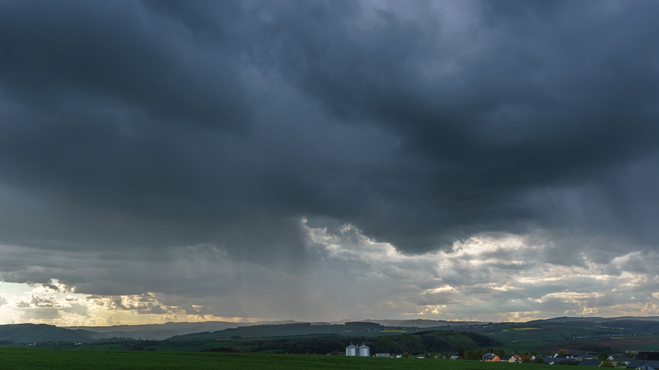 Heute.at - Gewitter mit Regenschauern steuern auf Österreich zu