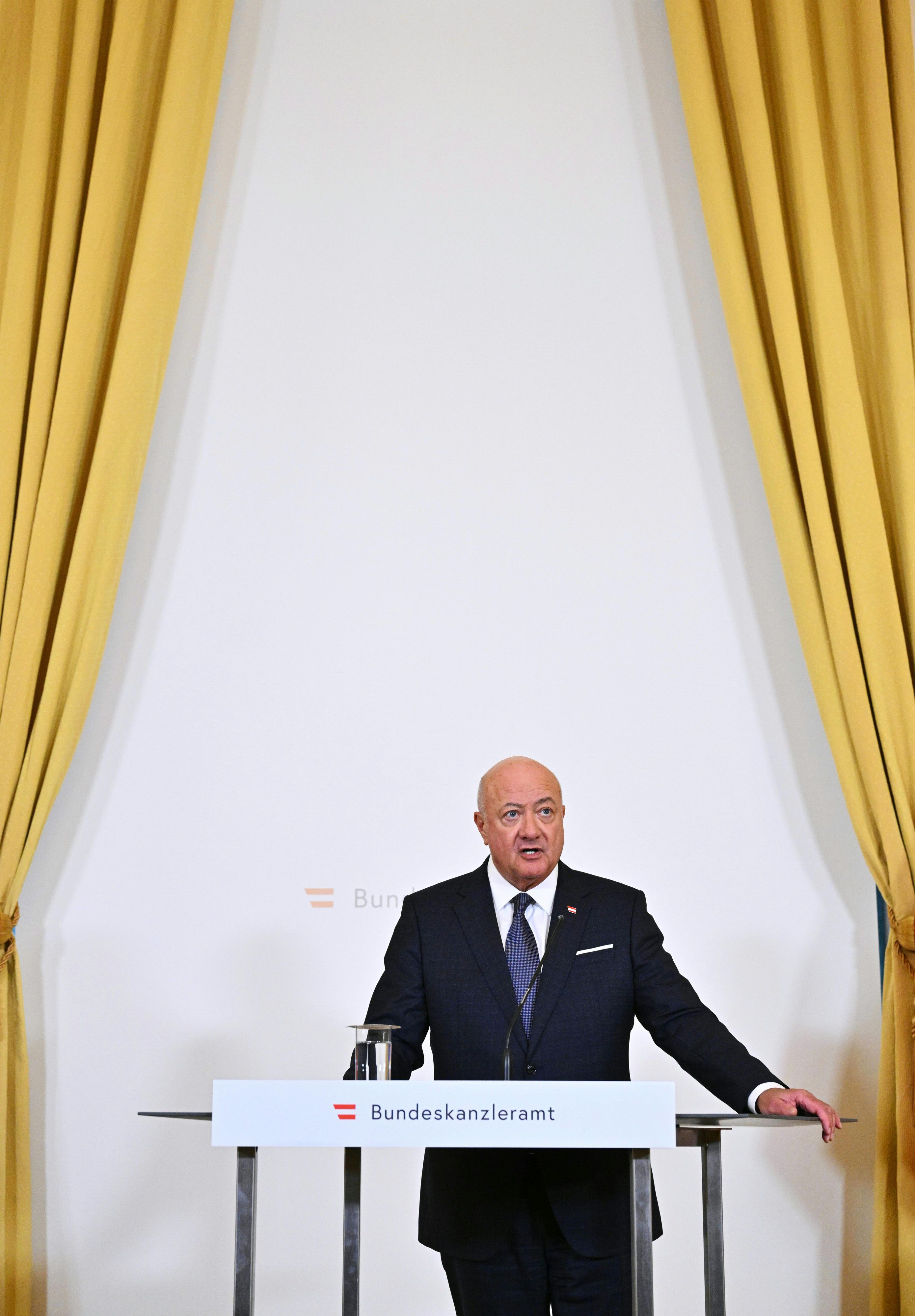 Bundeskanzler Christian Stocker (ÖVP) während seines Pressestatements zur Lage in Nahost am 2. März 2026 im Bundeskanzleramt in Wien.