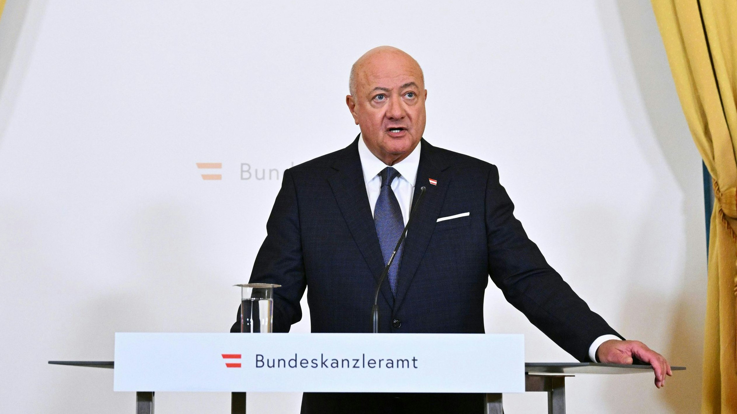 Bundeskanzler Christian Stocker (ÖVP) während seines Pressestatements zur Lage in Nahost am 2. März 2026 im Bundeskanzleramt in Wien.