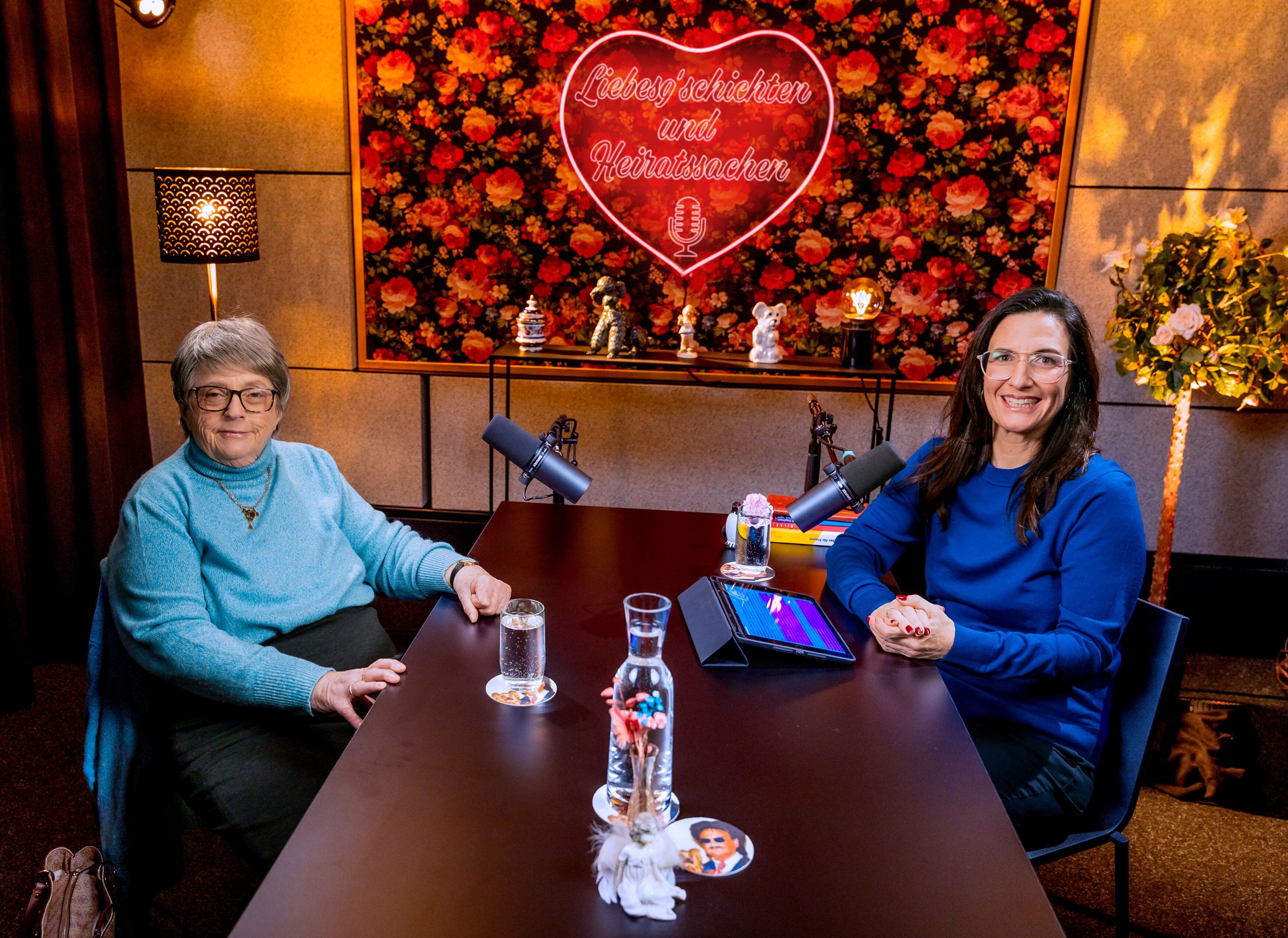 Scheidungsanwältin Helene Klaar erzählt TV-Kupplerin Nina Horowitz im 