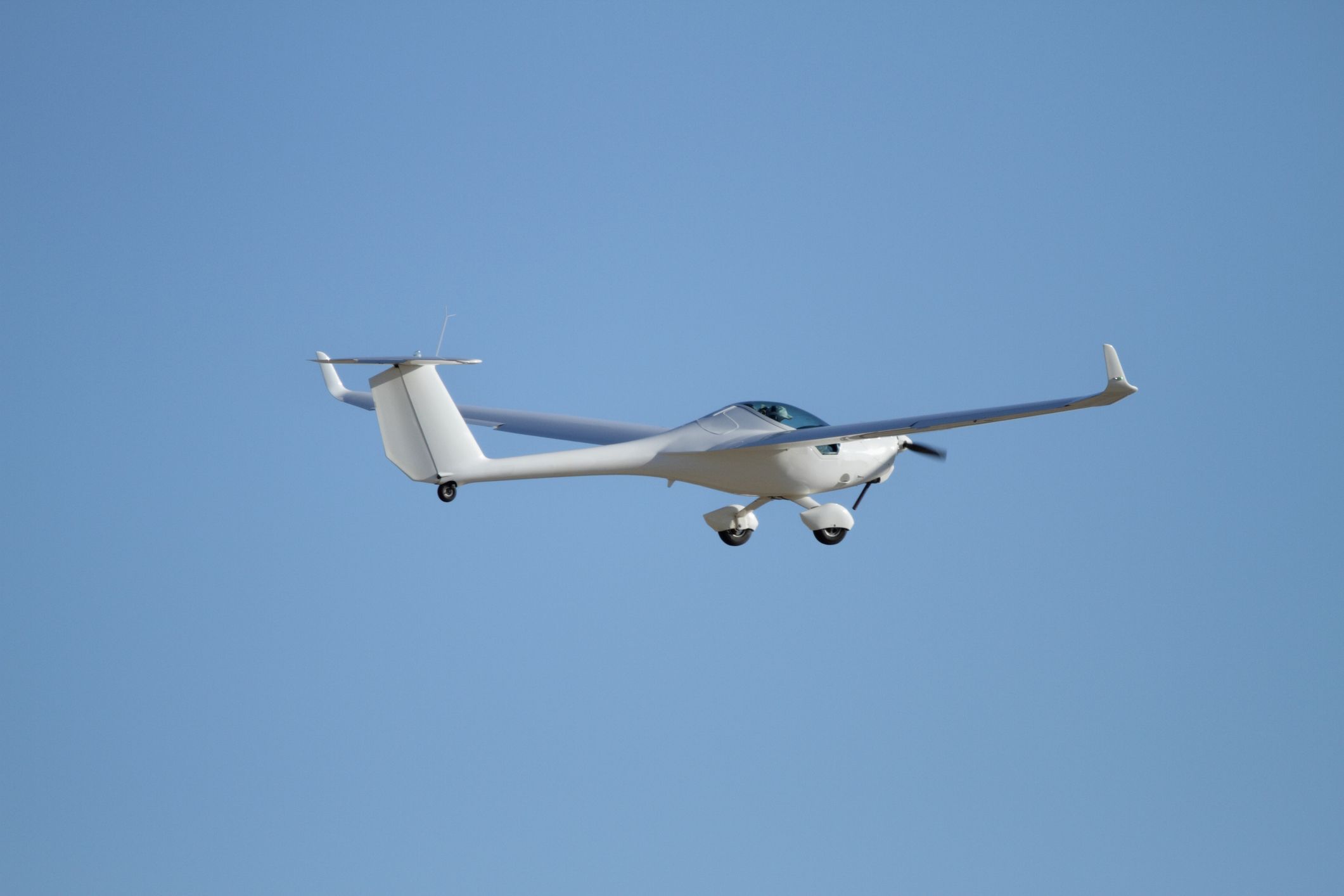 Der Flieger verlor rasant an Höhe. (Symbolbild)