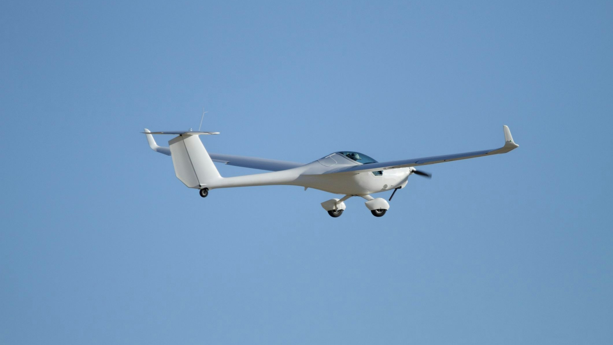 Der Flieger verlor rasant an Höhe. (Symbolbild)