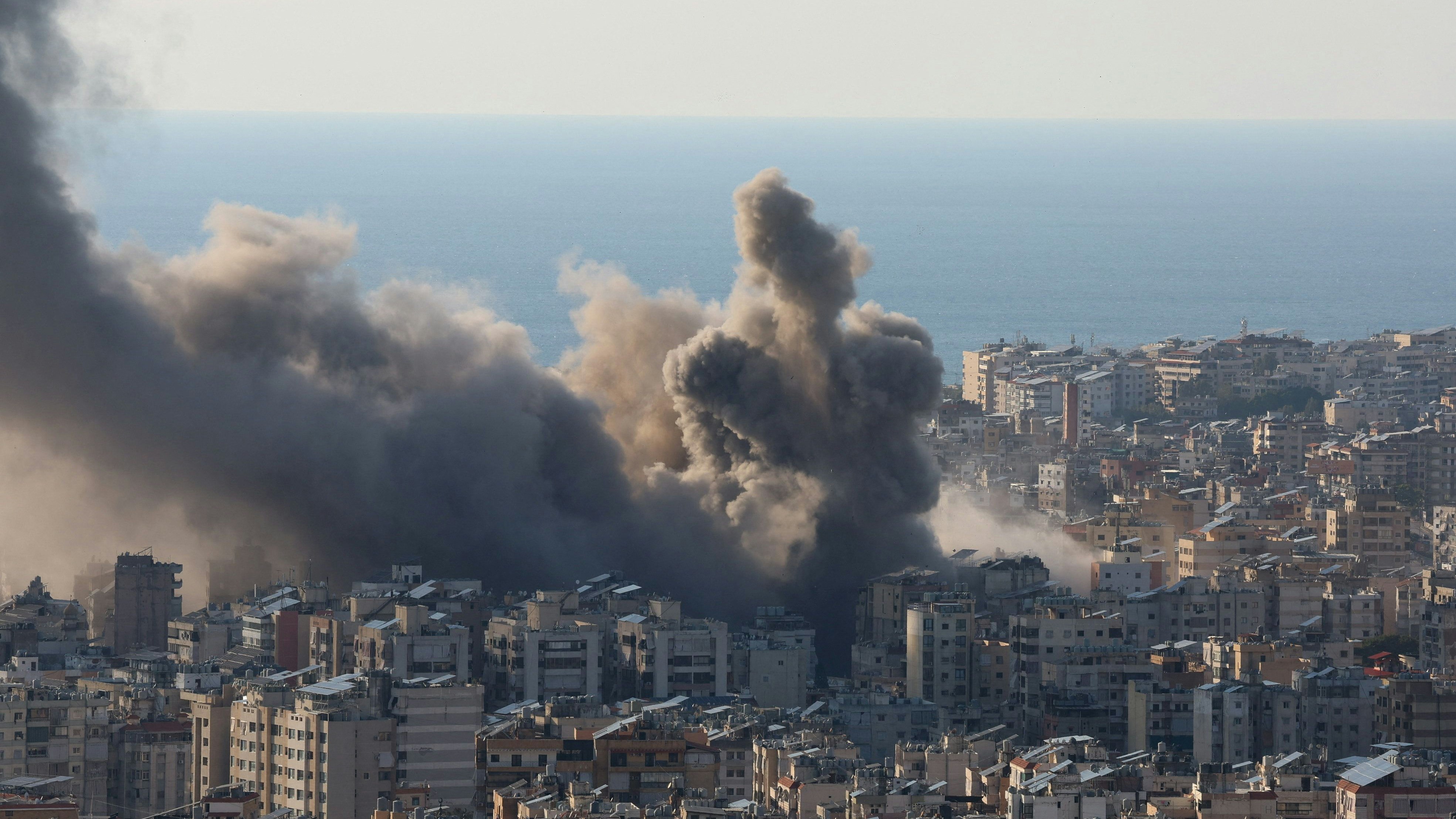 Rauch über Beirut, der Hauptstdt des Libanon. Israel fliegt massive Angriffe auf den levantinischen Staat.