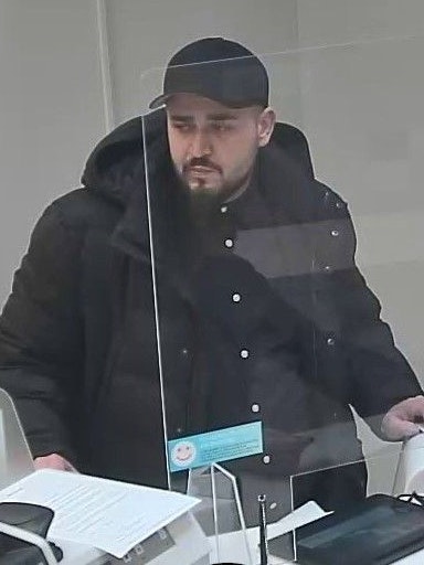 Die Polizei sucht diesen Mann.