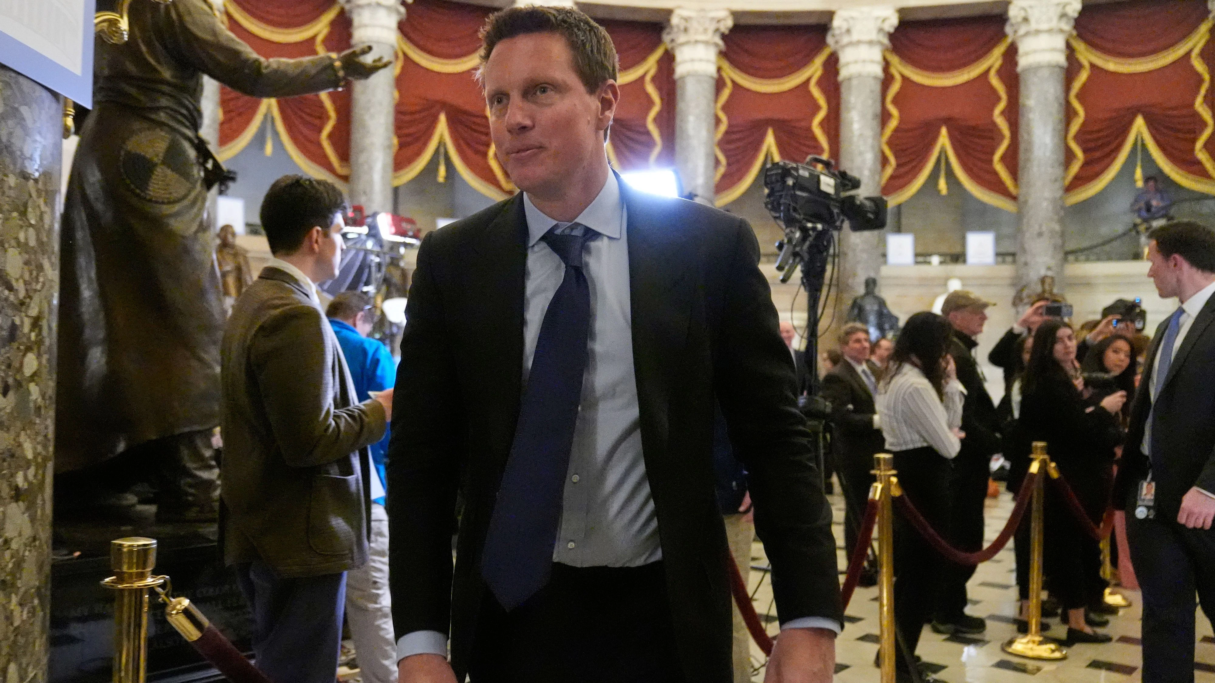 Internet, Social Media, TV, Zeitung, Kino, KI