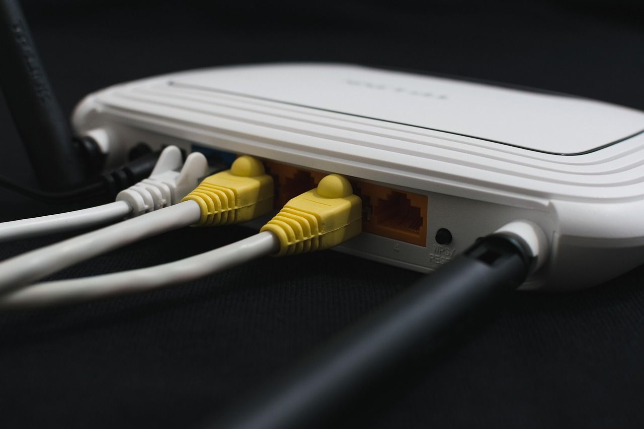Nicht nur klassische Router sind betroffen. Auch moderne Mesh-Systeme und Notebooks könnten unter den Engpässen leiden.