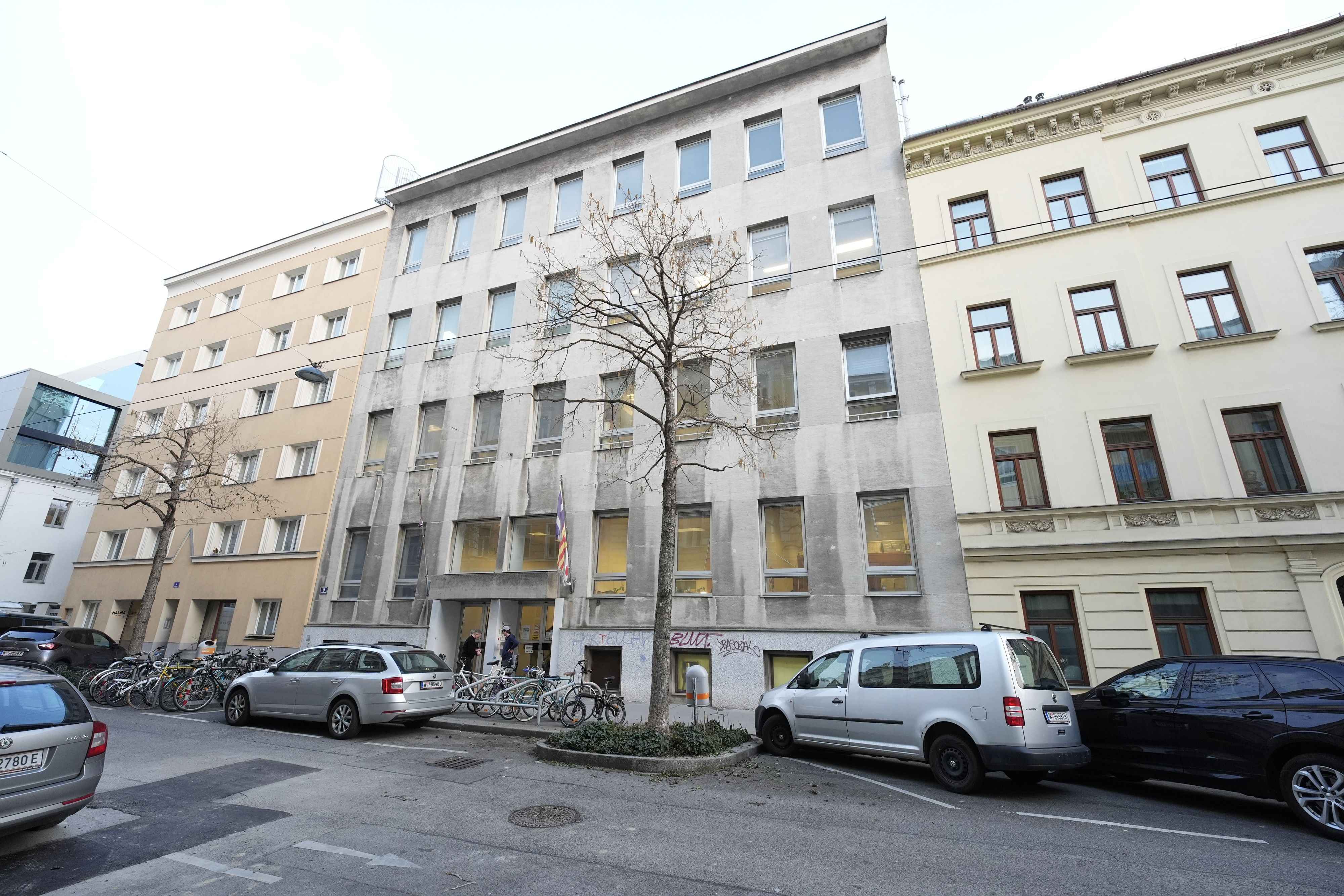 Hier hätte eine Volksschule entstehen sollen. Doch die Pläne wurden wegen des Spardrucks gestoppt.