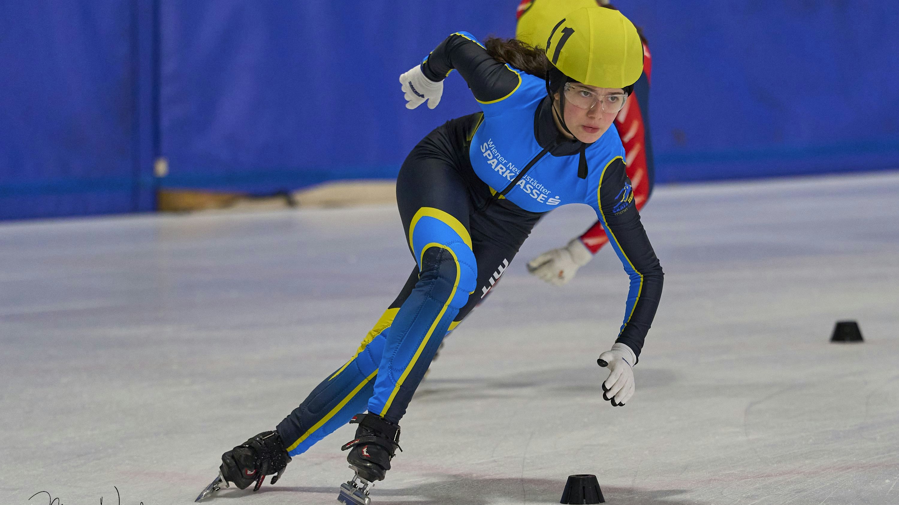 Noemi Griedl von der Skate Union Wiener Neustadt belegte bei der ÖM Short Track den zweiten Platz ihrer Altersklasse.