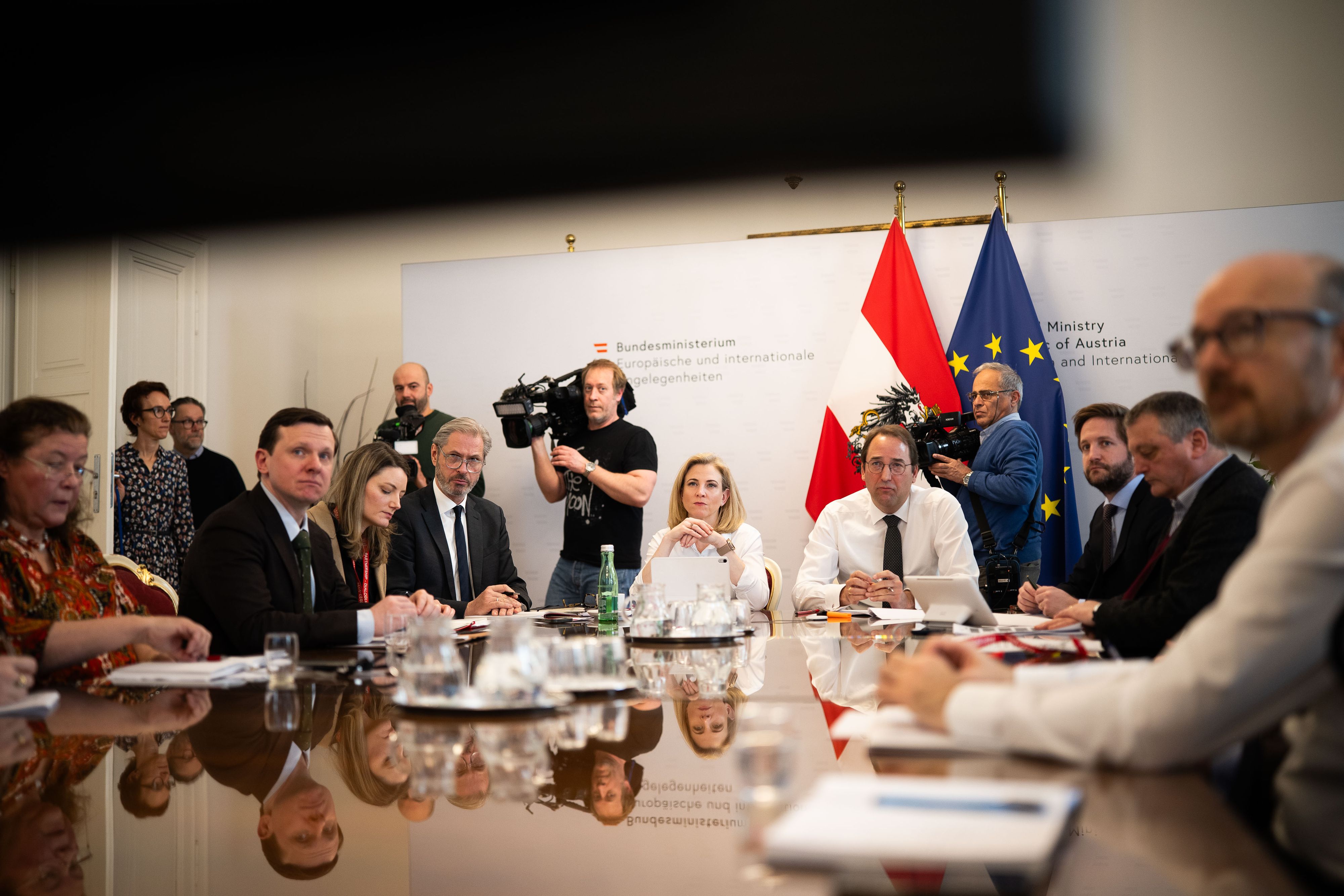 Angesichts der Lage tagt der Krisenstab im Außenministerium zweimal täglich.