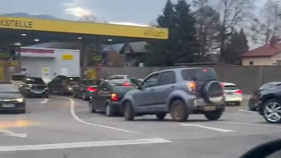 Riesen-Run auf Tankstellen! Jetzt wird Sprit gehamstert