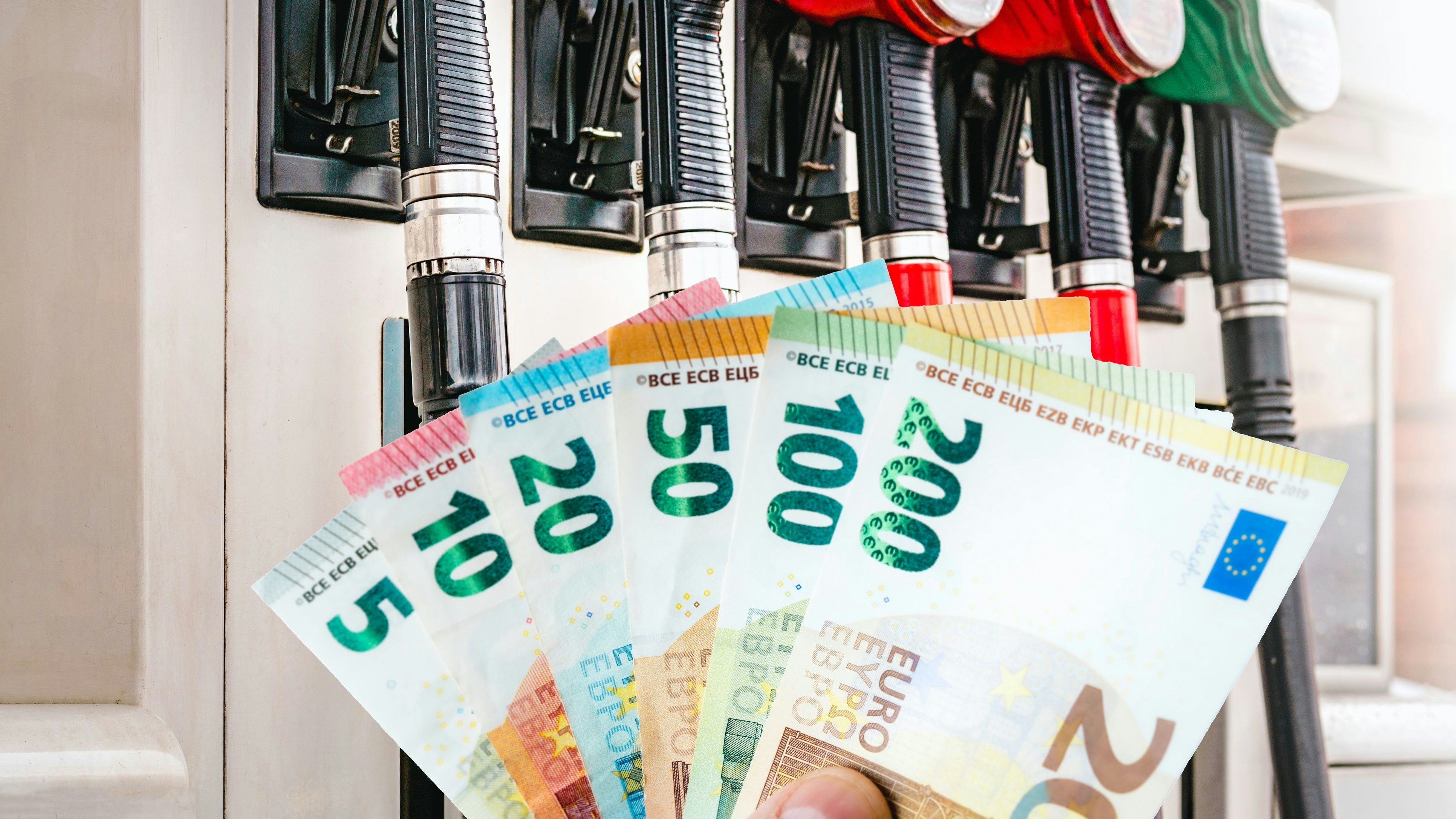 Super, Diesel, Heizöl: Iran-Krieg lässt Preise hochschießen.