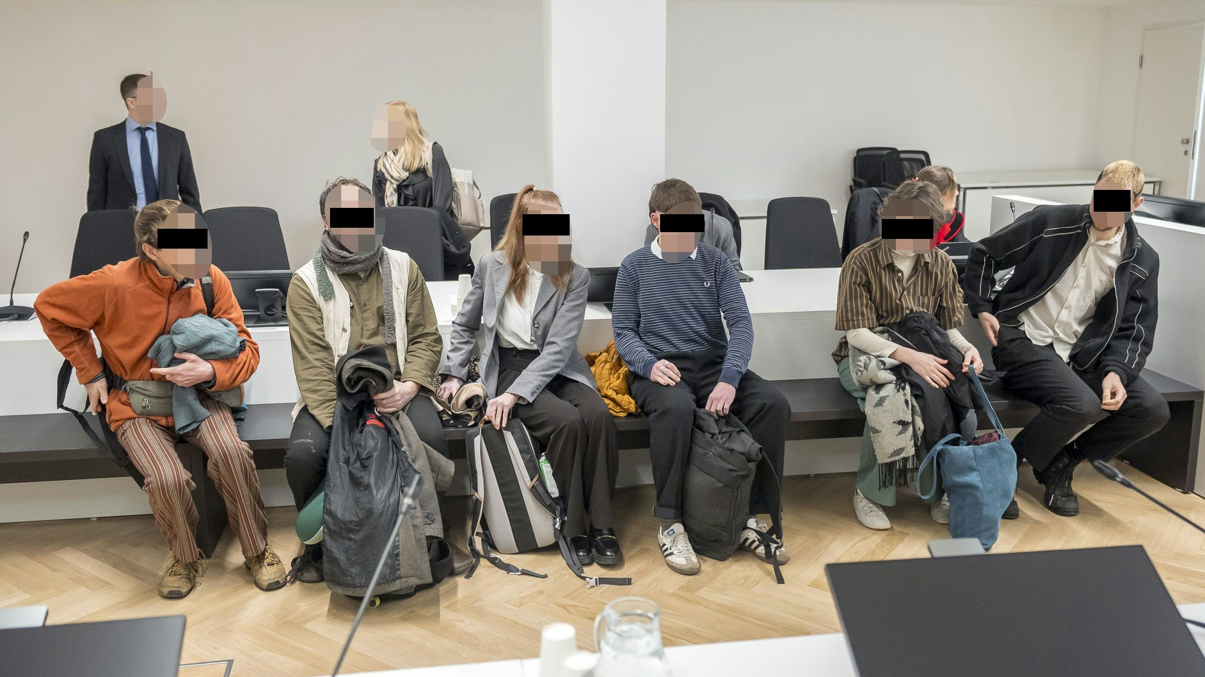 Mitglieder der "Letzten Generation" vor Gericht in Wien. 
