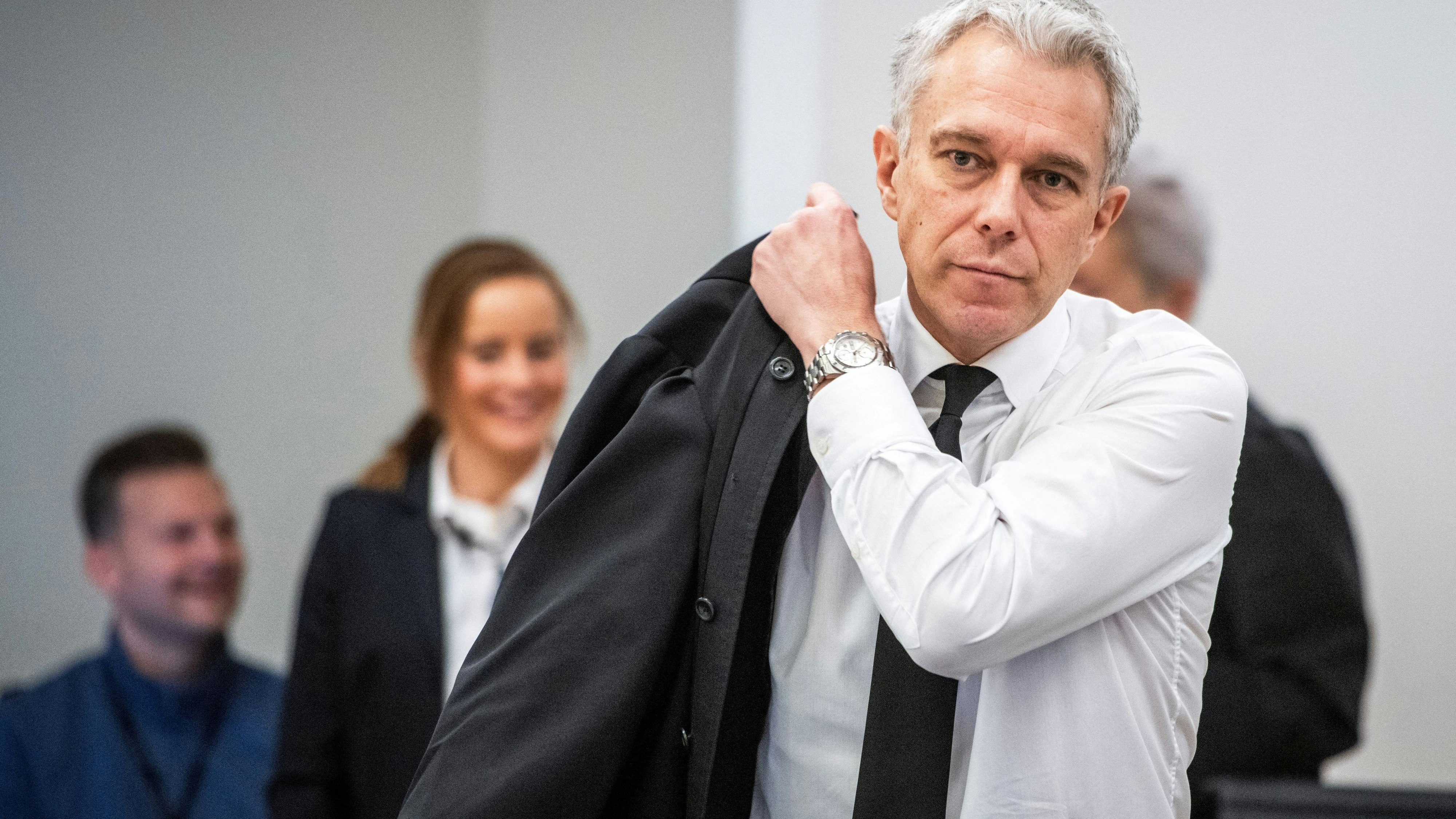 Hoibys zweiter Verteidiger Petar Sekulic hat einen schweren Stand