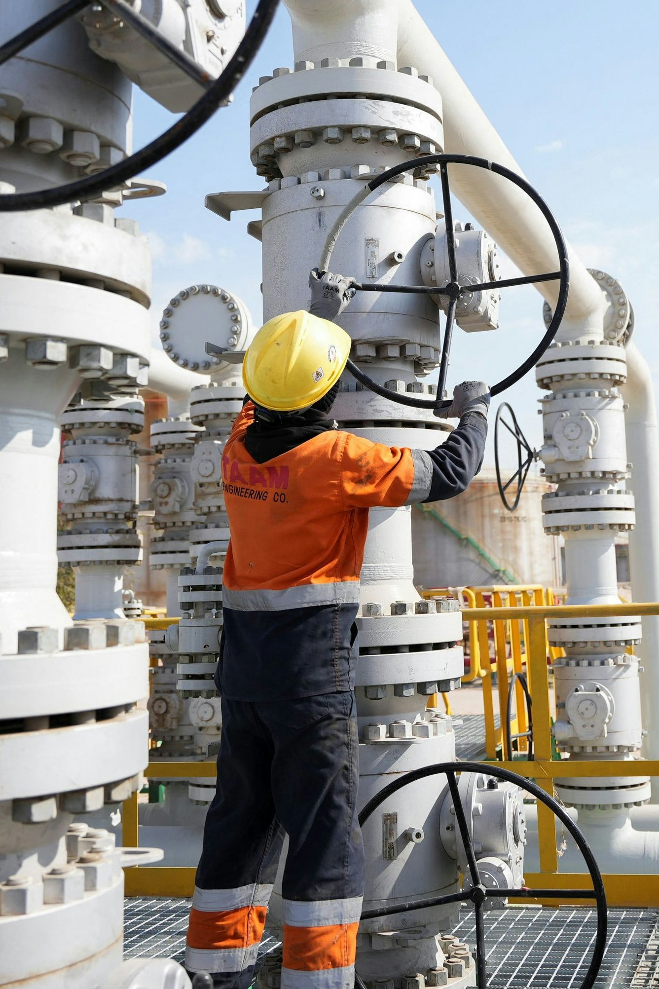 Das Ölfeld Rumaila im Irak: Nach der Schließung der Straße von Hormus musste die Fördermenge um fast 1,5 Millionen Barrel pro Tag reduziert werden