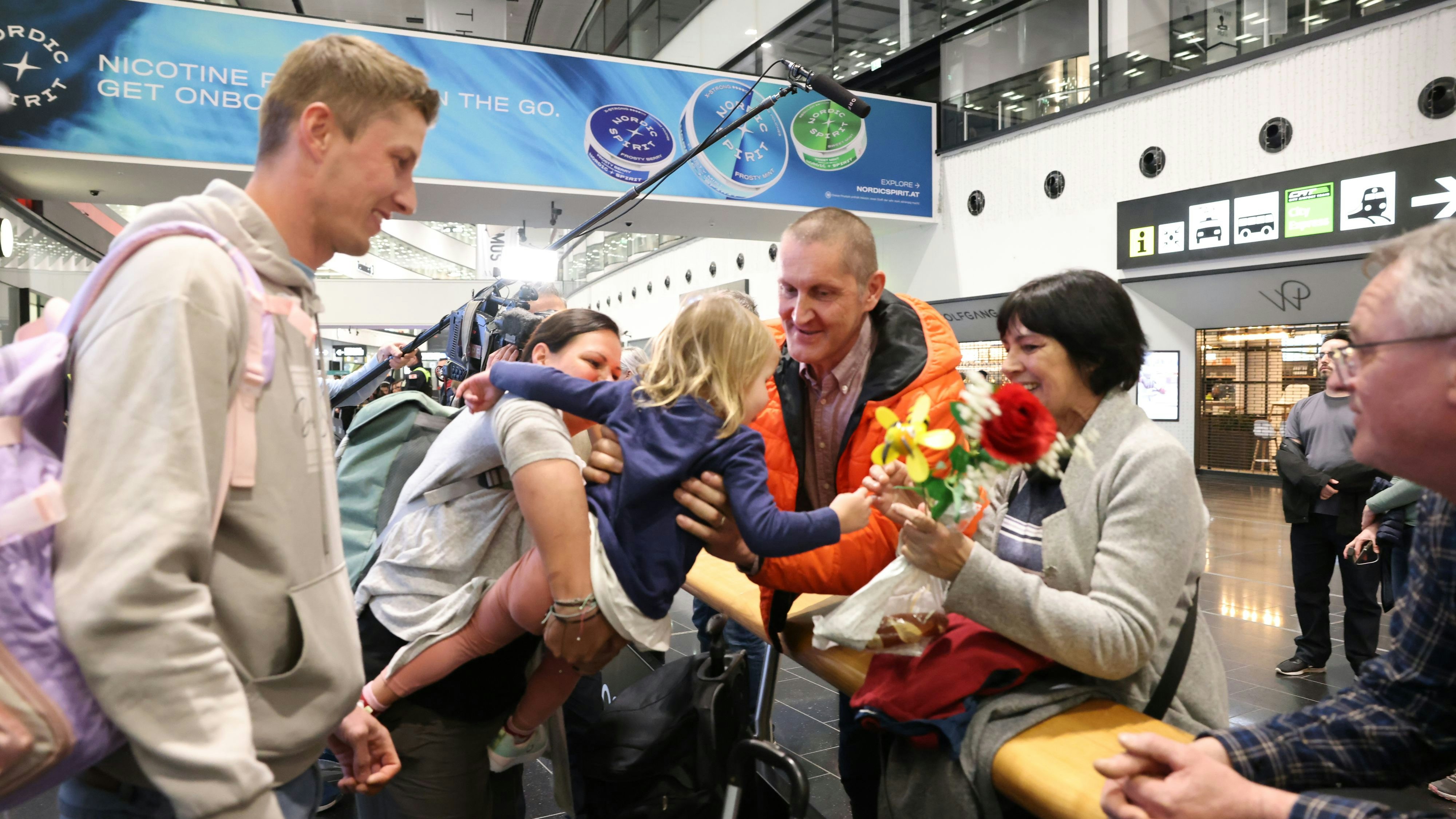 Heute.at - Nach Stunden der Angst können Rückkehrer wieder lachen