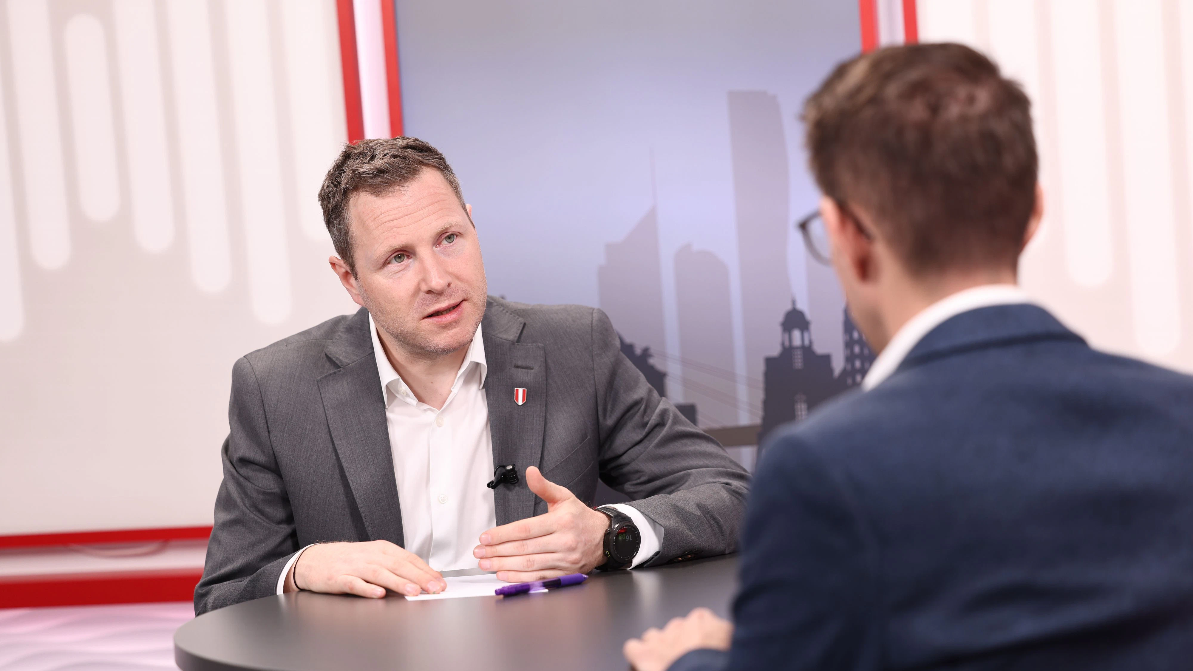 FPÖ-Generalsekretär Michael Schnedlitz fordert die Rücknahme der Paketsteuer und den Rücktritt der Bundesregierung.