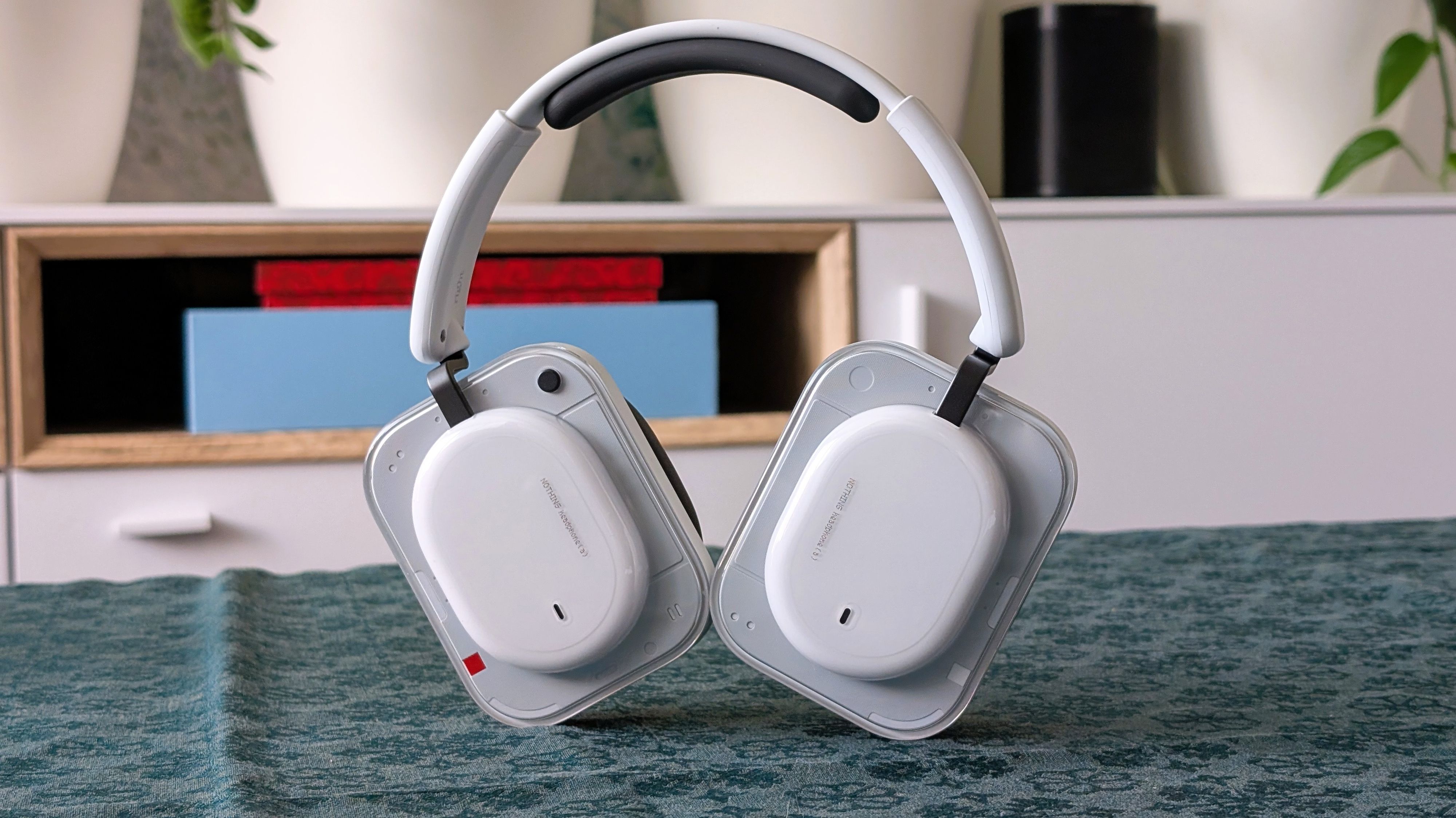 Der Headphone (a) kombiniert markantes Design, sehr lange Laufzeiten und solide Technik zu einem insgesamt stimmigen Gesamtpaket im oberen Mittelklasse-Segment.