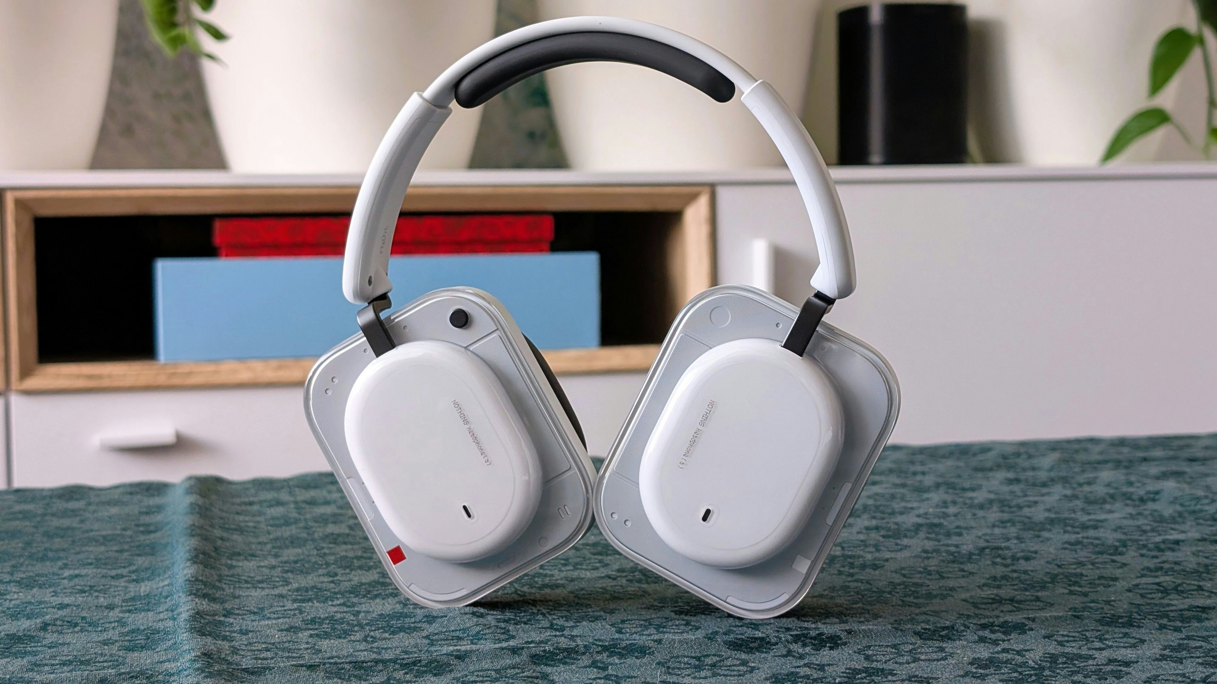 Der Headphone (a) kombiniert markantes Design, sehr lange Laufzeiten und solide Technik zu einem insgesamt stimmigen Gesamtpaket im oberen Mittelklasse-Segment.