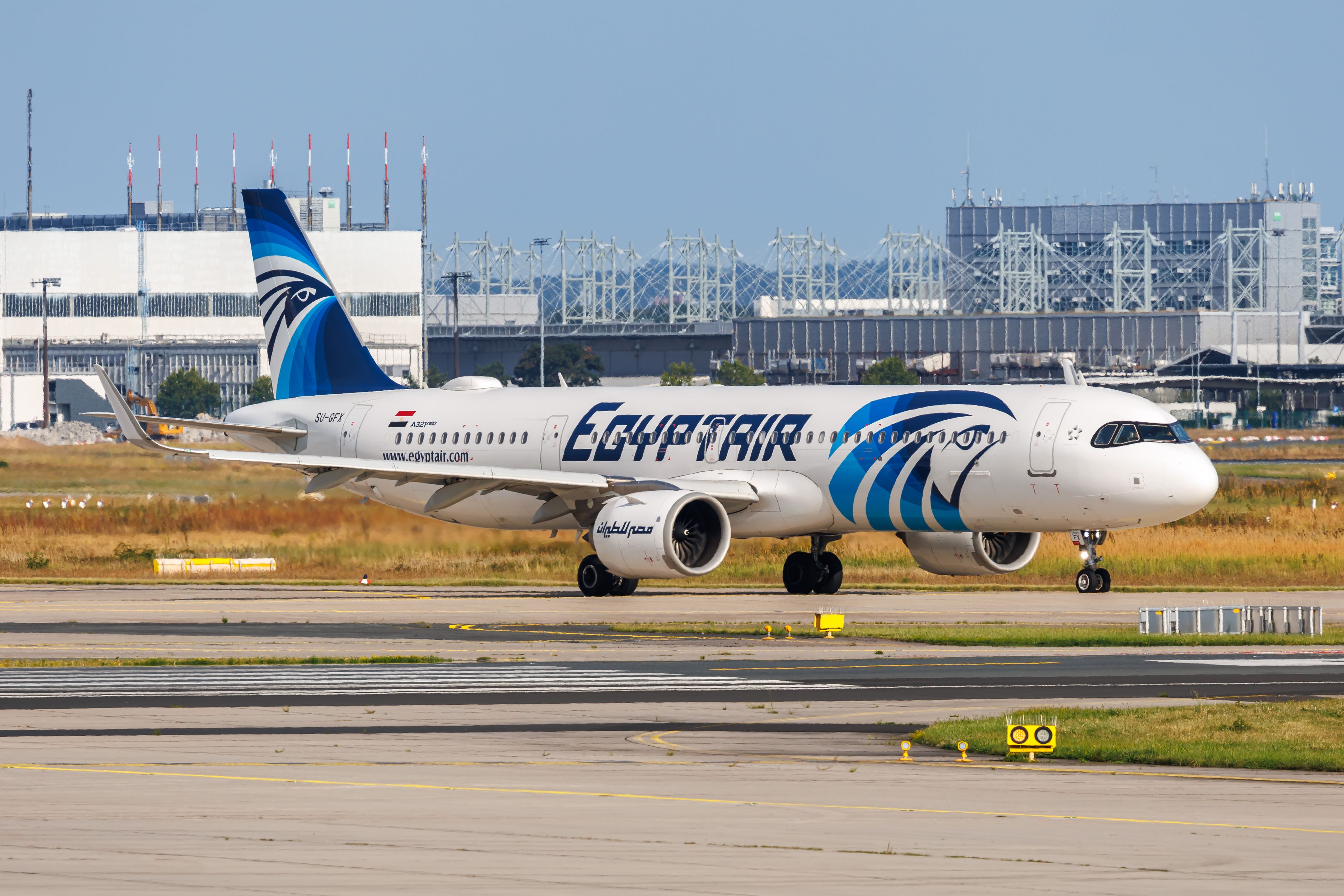 Eine Maschine der Egypt Air bringt am Mittwoch rund 180 Österreicher nach Hause.
