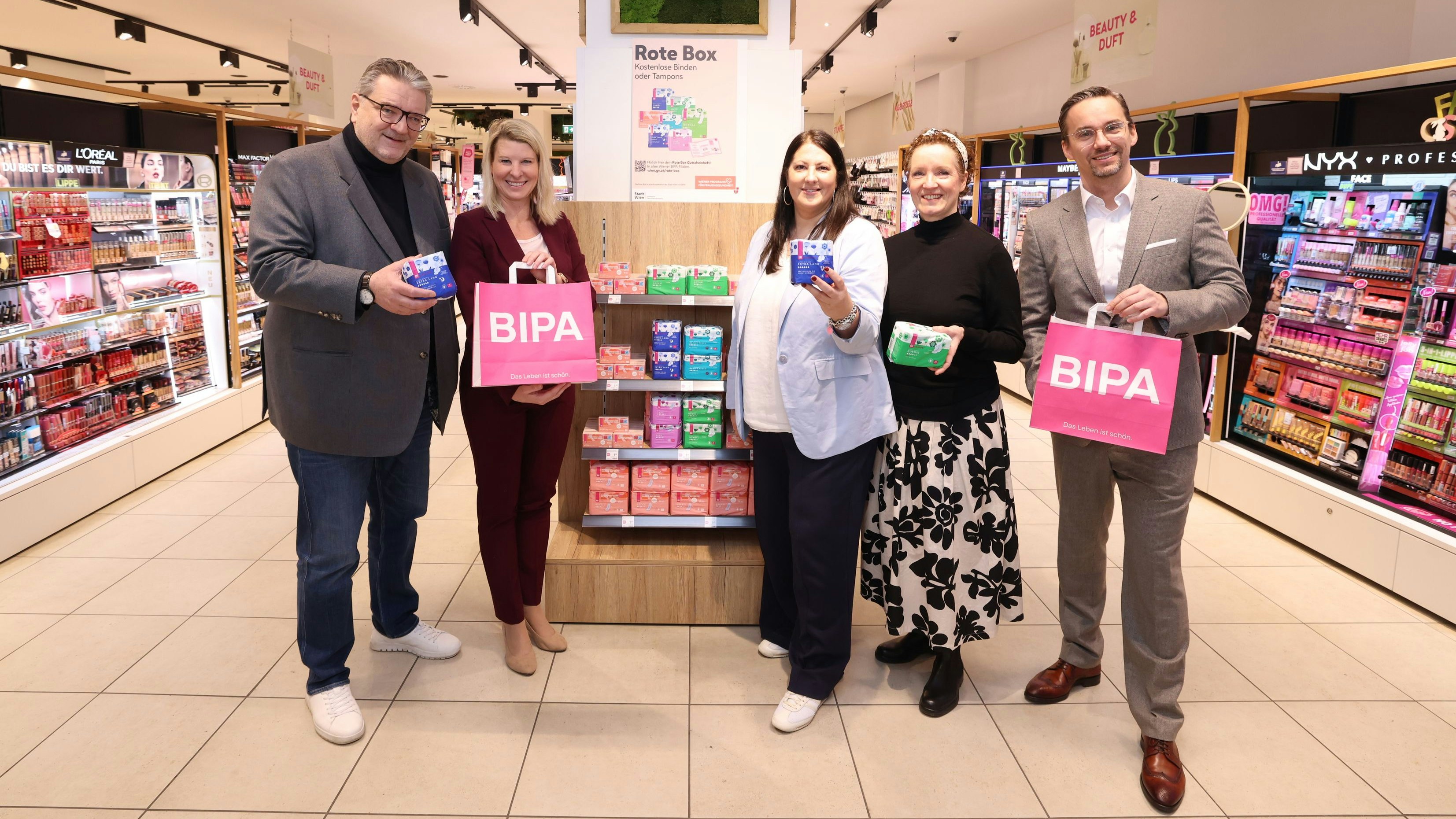 Die Stadt Wien und BIPA weiten die Initiative gegen Periodenarmut aus. Ab April mehr Produktauswahl aus dem BI COMFORT-Sortiment.