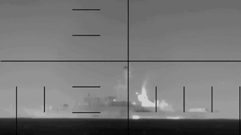 Laut US-"Kriegsminister" Pete Hegseth wurde die iranische Fregatte "IRIS Dena" von einem amerikanischen U-Boot mit einem Torpedo versenkt.