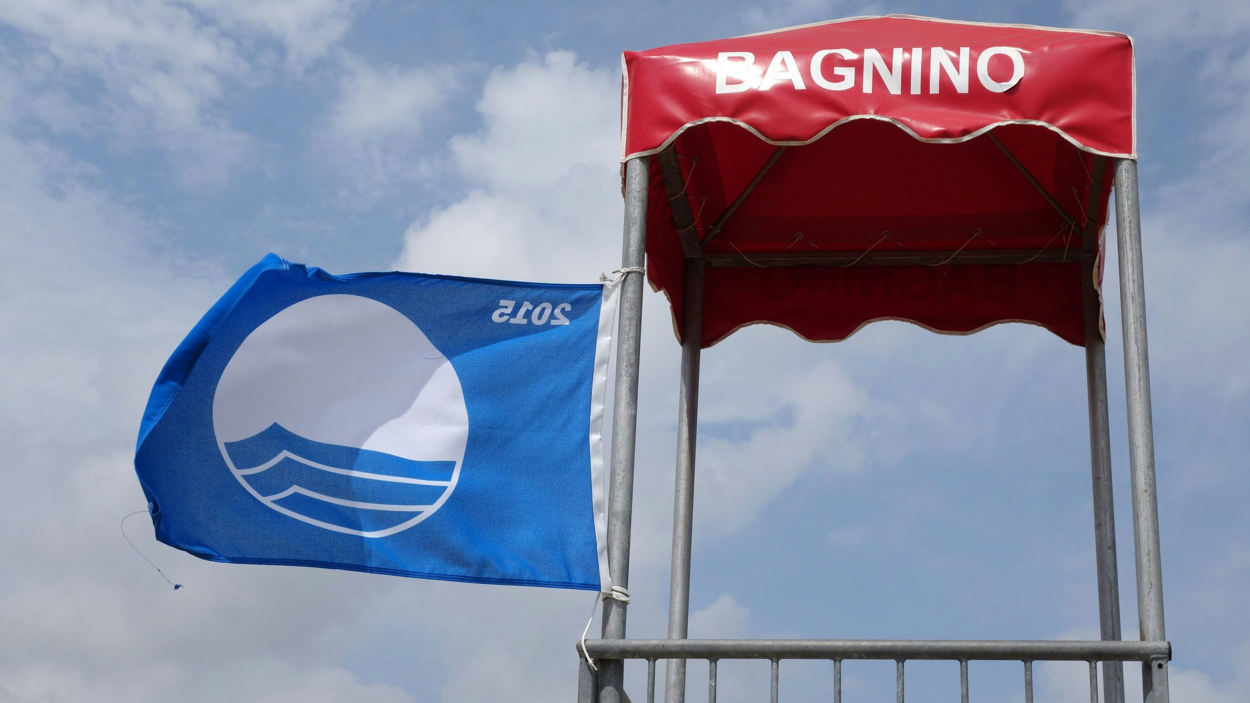 Italy - lifeguard with blue banner (Bandiera Blu)