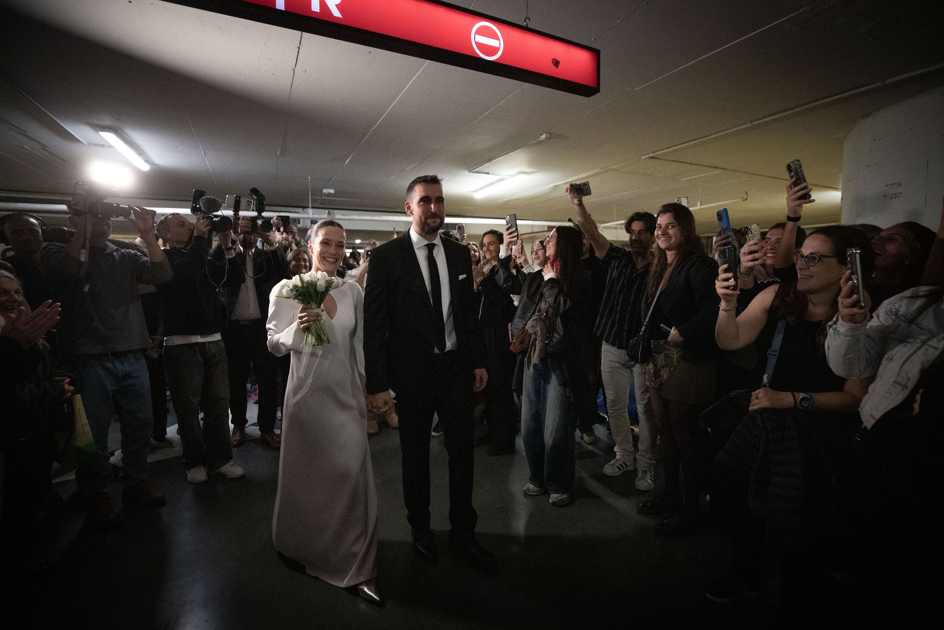 Das Paar wurde in einer Tiefgarage getraut.