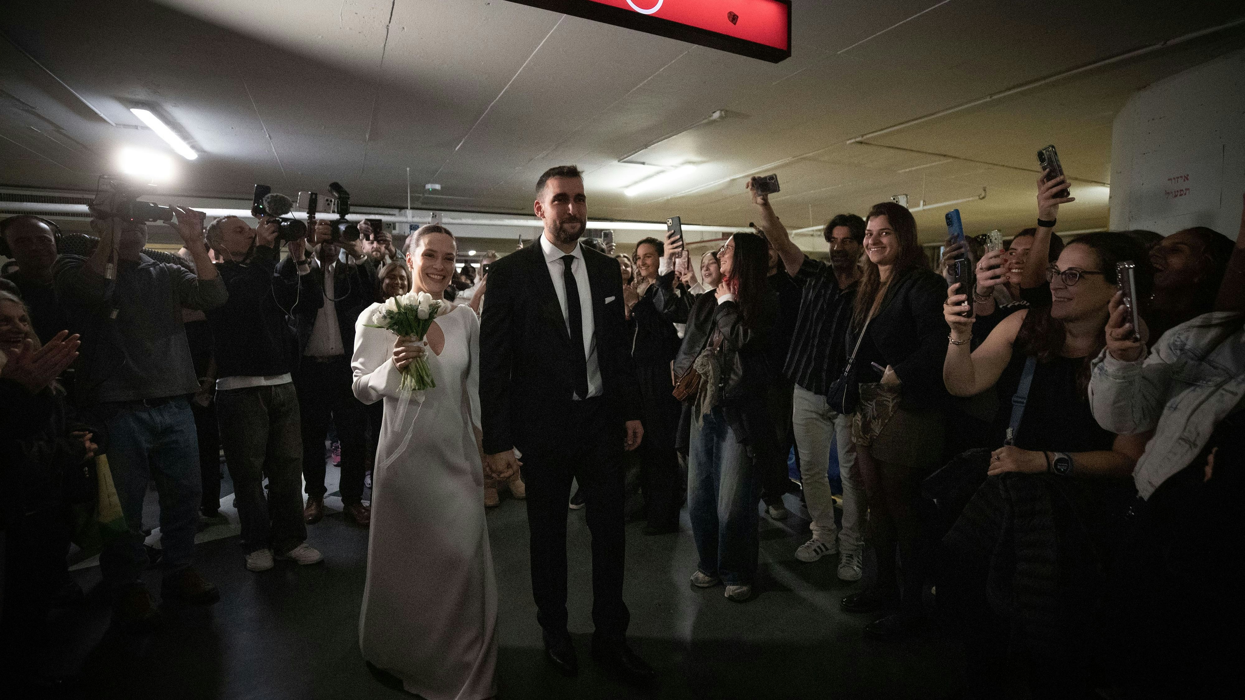 Heute.at - Hochzeit im Krieg – Paar gibt sich Jawort in Tiefgarage