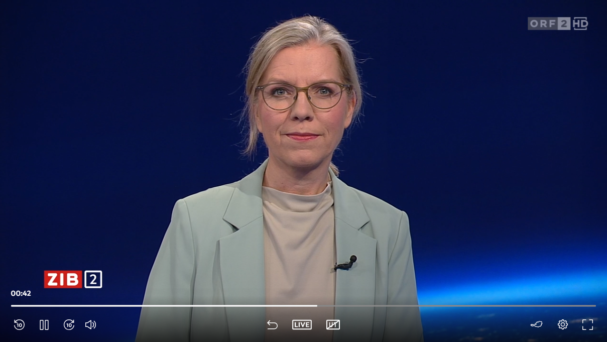 Grünen-Chefin Leonore Gewessler am späten Mittwochabend in der 