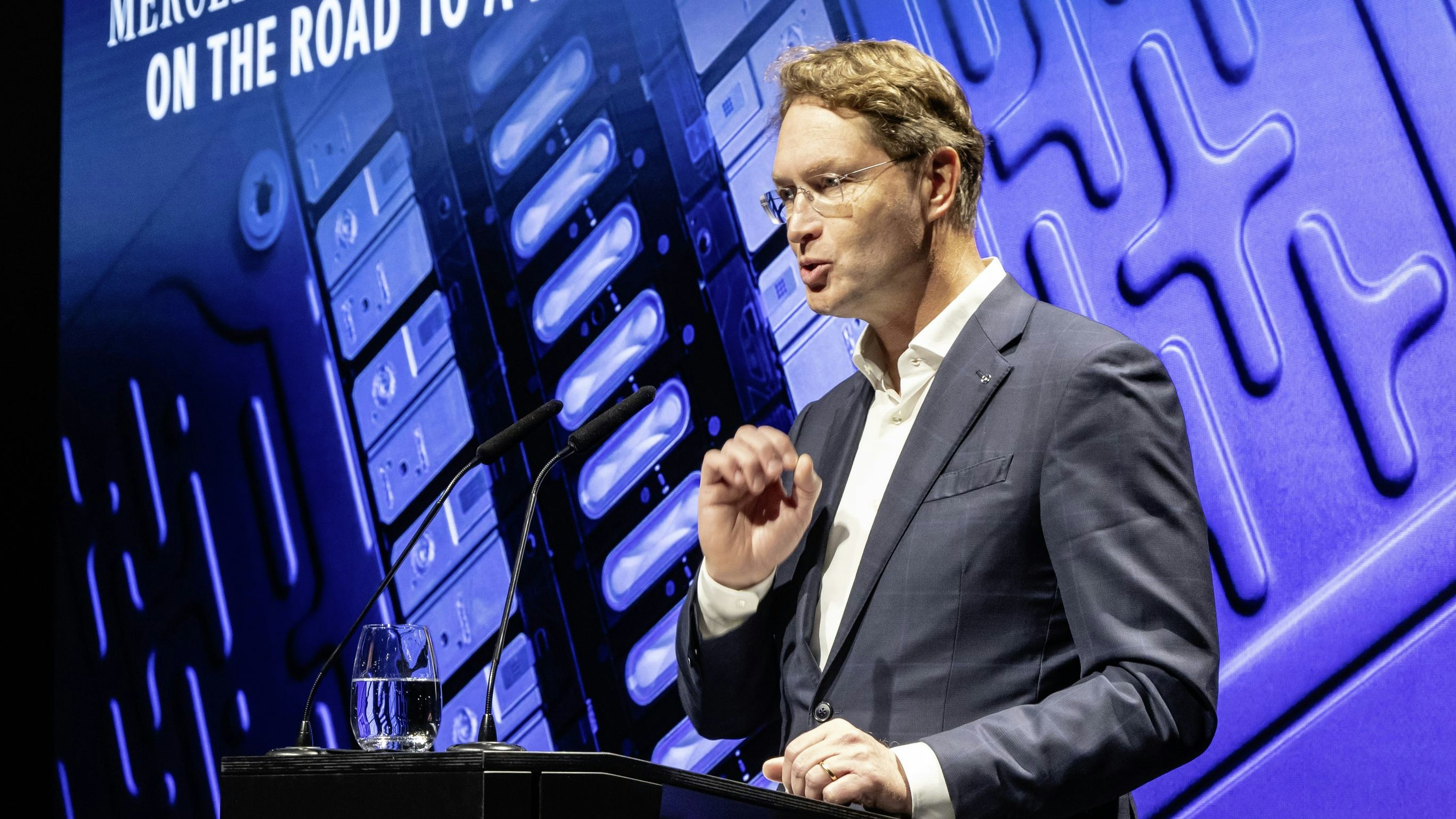 Ola Källenius muss wegen der schlechten Geschäftsentwicklung kräftige Abstriche beim Gehalt hinnehmen.