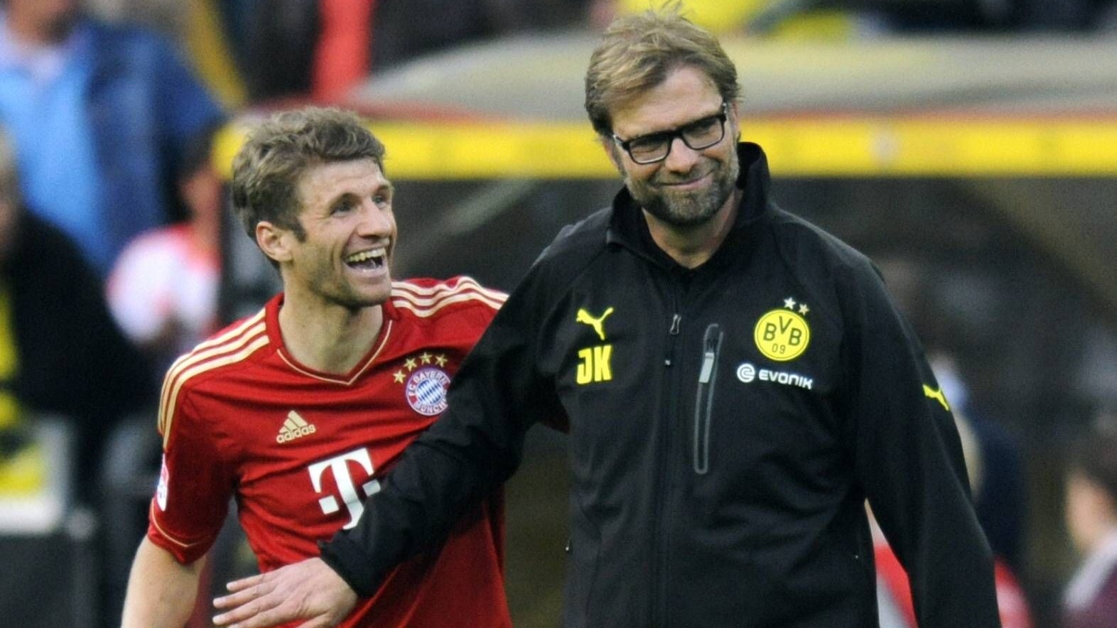 Bildnummer: 13526981  Datum: 04.05.2013  Copyright: imago/Uwe Kraft Fussball-Bundesliga, Deutschland, Herren, Saison 2011/2012, 32. Spieltag, Signal Iduna Park Dortmund: Bor. Dortmund, BVB (gelb) - Bayern München, FCB (rot) 1:1; Trainer Jürgen Klopp (BVB) und Thomas Müller (FCB) nach dem Abpfiff , Aktion.; Fussball GER 1 BL 2012 2013 BVB xcb x0x 2013 hoch Aufmacher premiumd   Image number 13526981 date 04 05 2013 Copyright imago Uwe Power Football Bundesliga Germany men Season 2011 2012 32 Matchday Signal Iduna Park Dortmund Bor Dortmund Borussia yellow Bavaria Munich FCB Red 1 1 team manager Jürgen Klopp Borussia and Thomas Mueller FCB After the Played Action shot Football ger 1 BL 2012 2013 Borussia  x0x 2013 vertical Highlight premiumd  