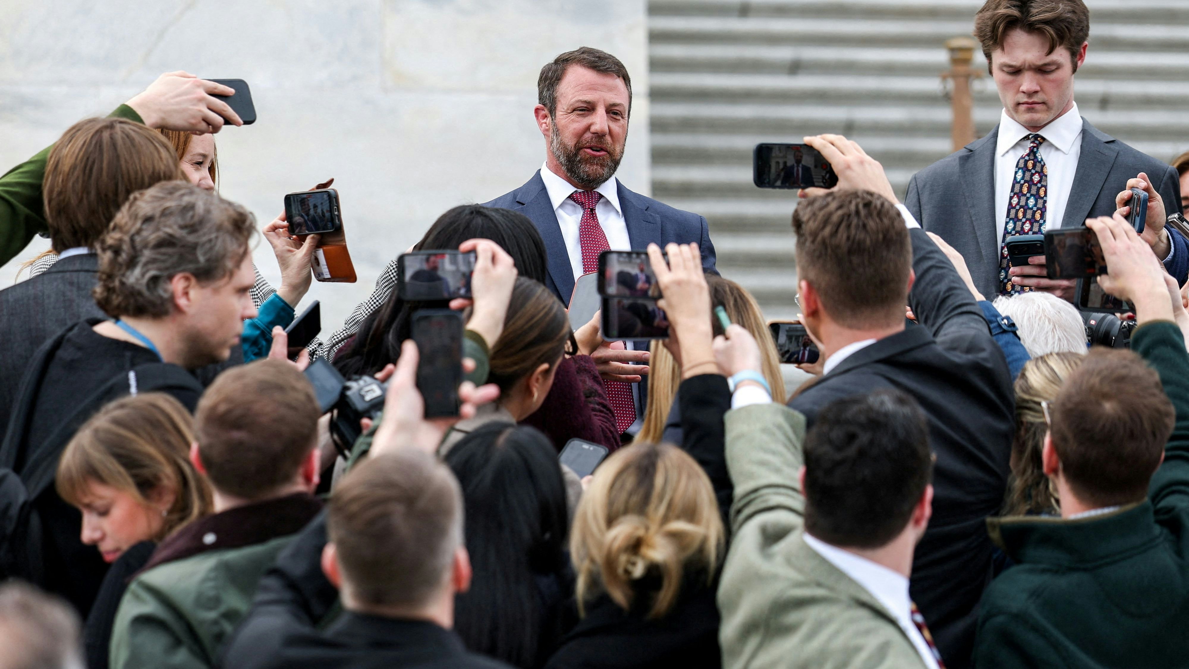 US-Senator Markwayne Mullin vor dem Kapitol, kurz nachdem seine Berufung bekannt geworden war