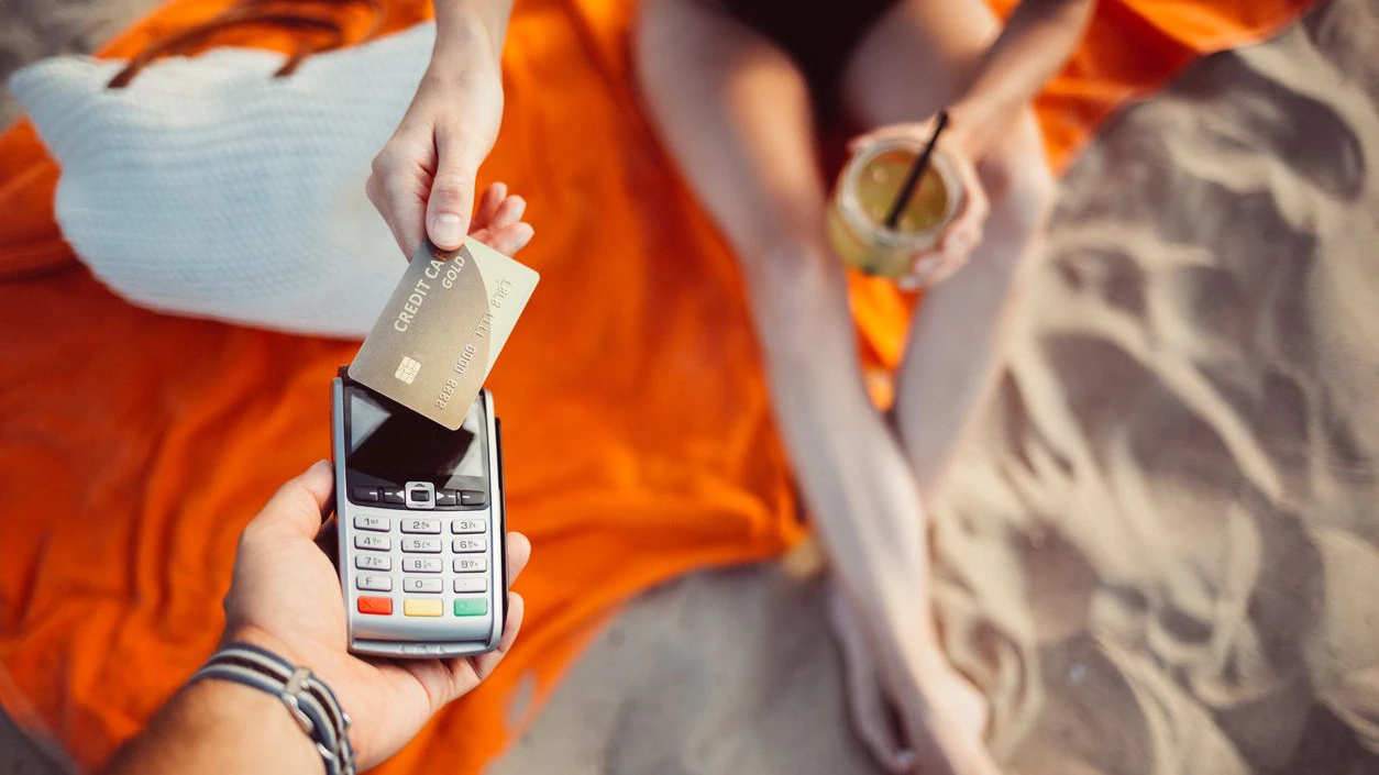 Heute.at - Bargeld oder Karte? So zahlst du im Urlaub richtig