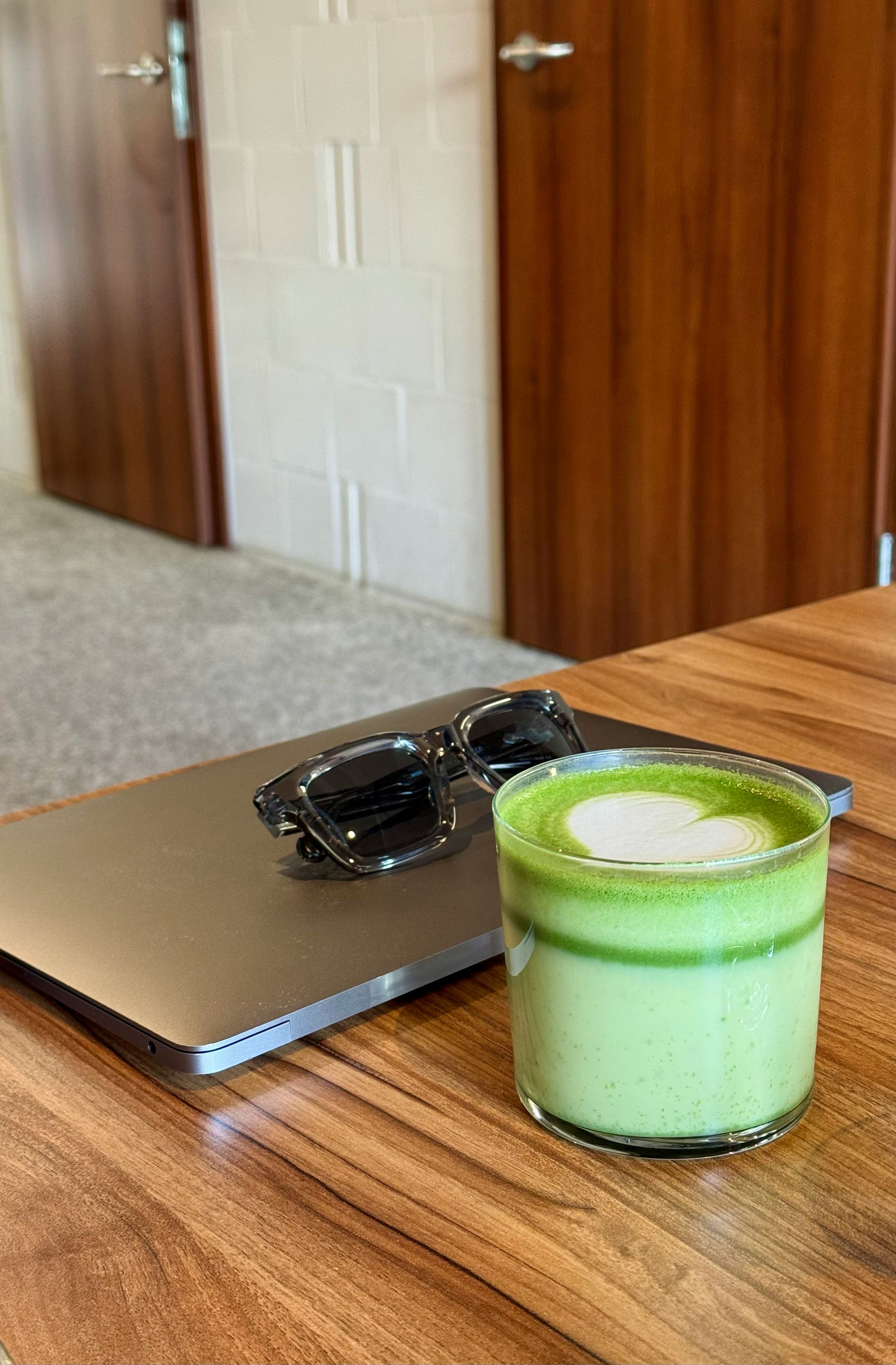 Laptop, Sonnenbrille