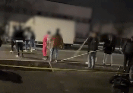 Wüste Massenschlägerei vor einem Islam-Zentrum in Wien-Floridsdorf.