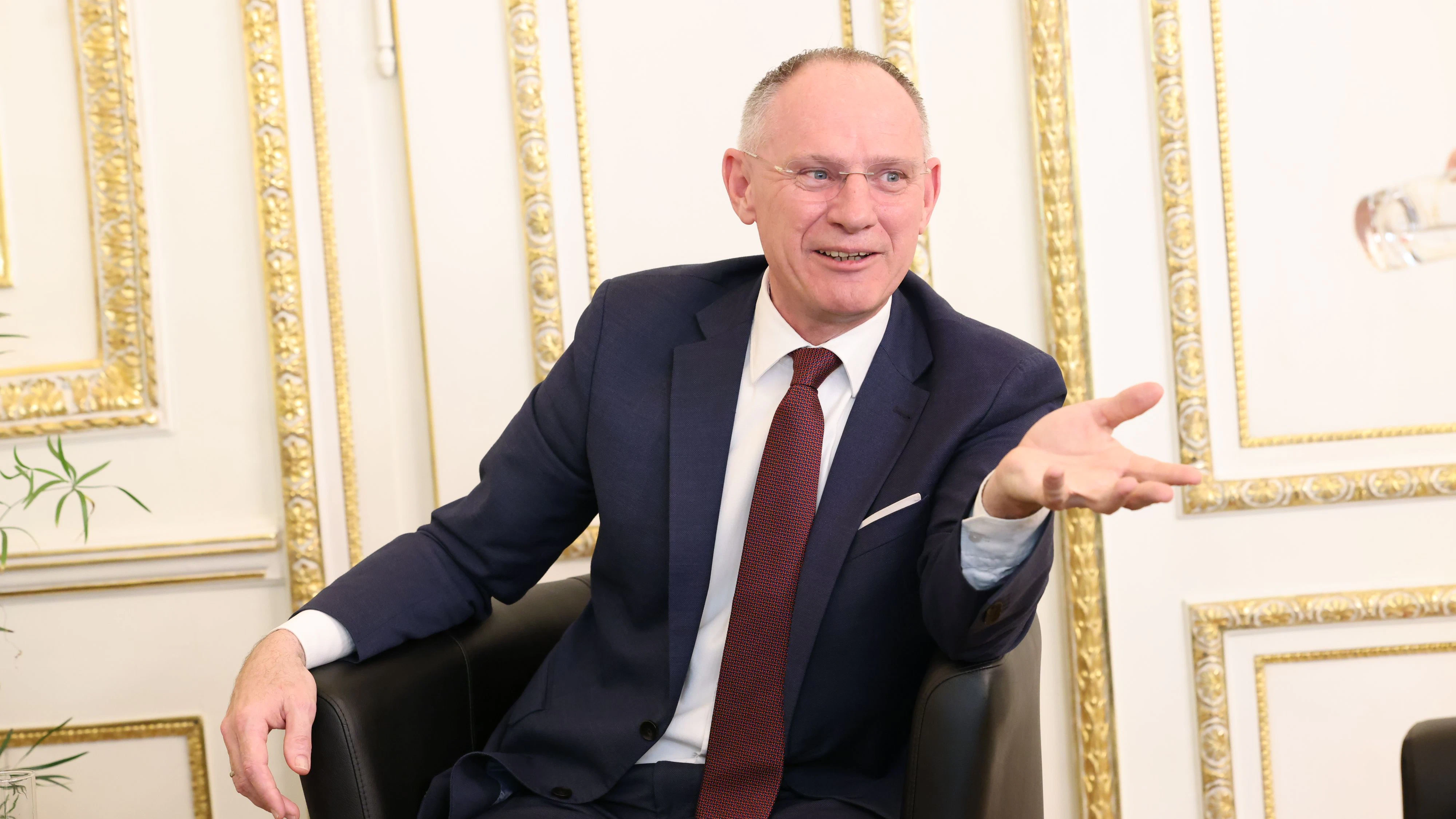 Innenminister Gerhard Karner sagt; "Konsequente Abschiebungen sind Teil einer harten und gerechten Asylpolitik."