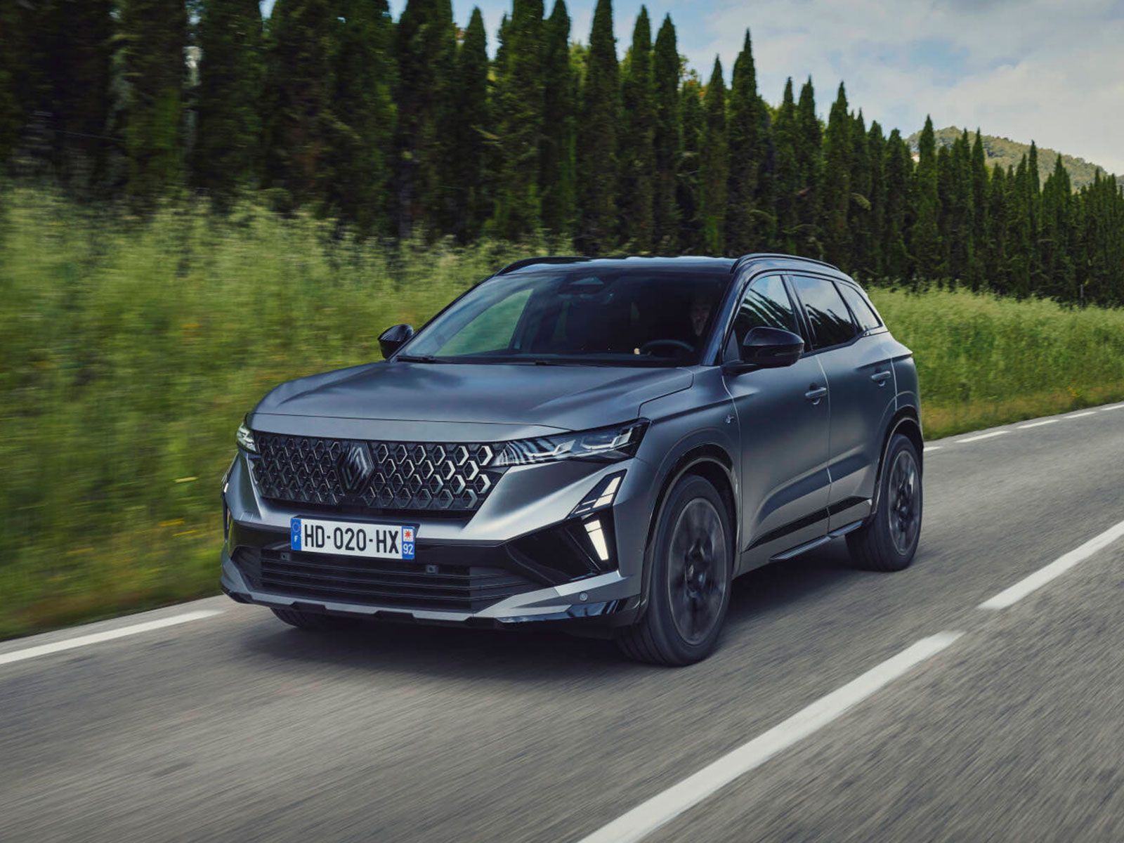 Die Außenfarbe Schiefer Blau Satiniert ist ebenfalls neu.