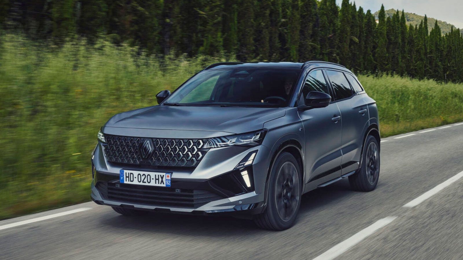 Die Außenfarbe Schiefer Blau Satiniert ist ebenfalls neu.