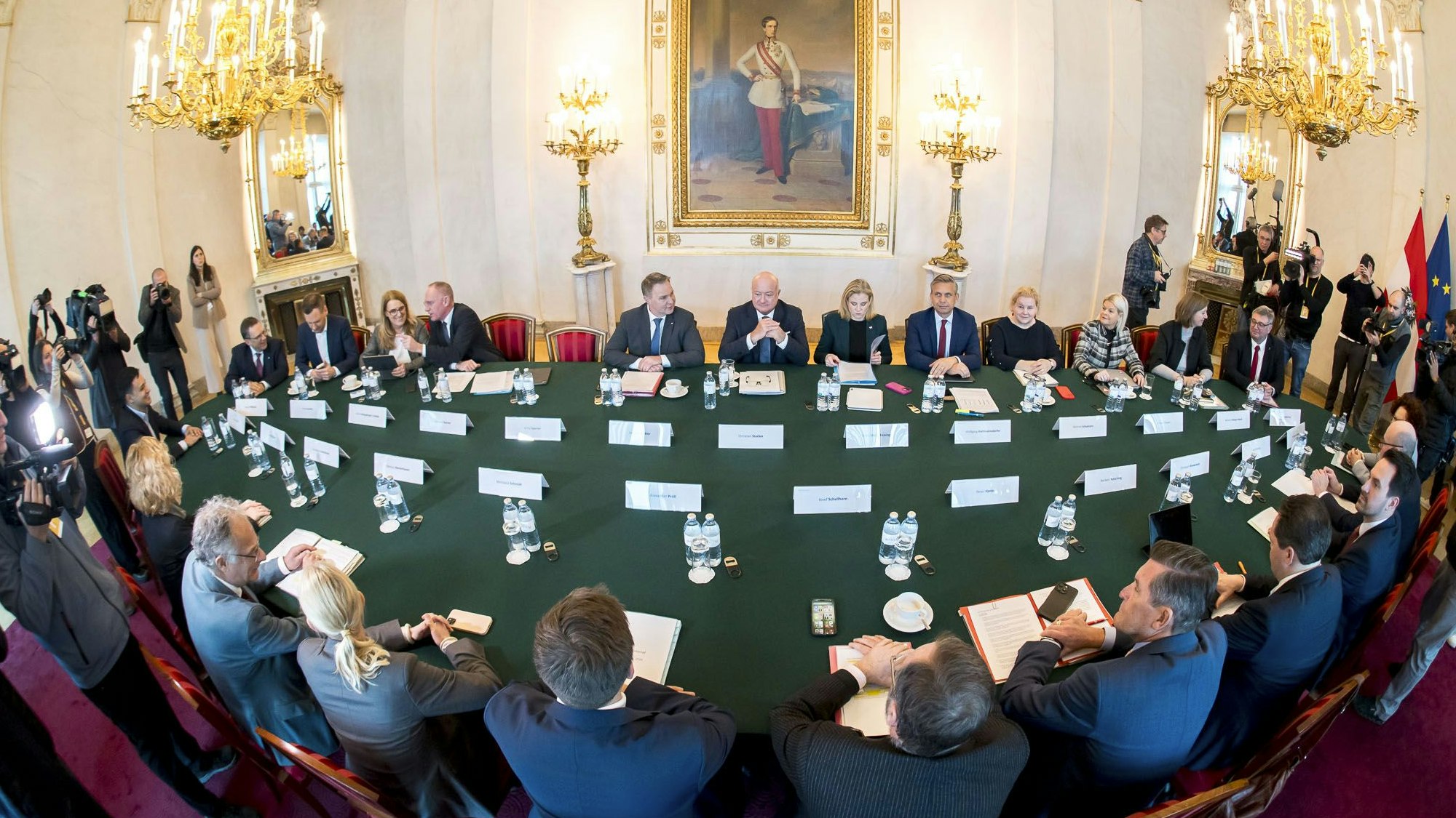 Die Koalition aus ÖVP, SPÖ und Neos ist seit genau einem Jahr im Amt. 